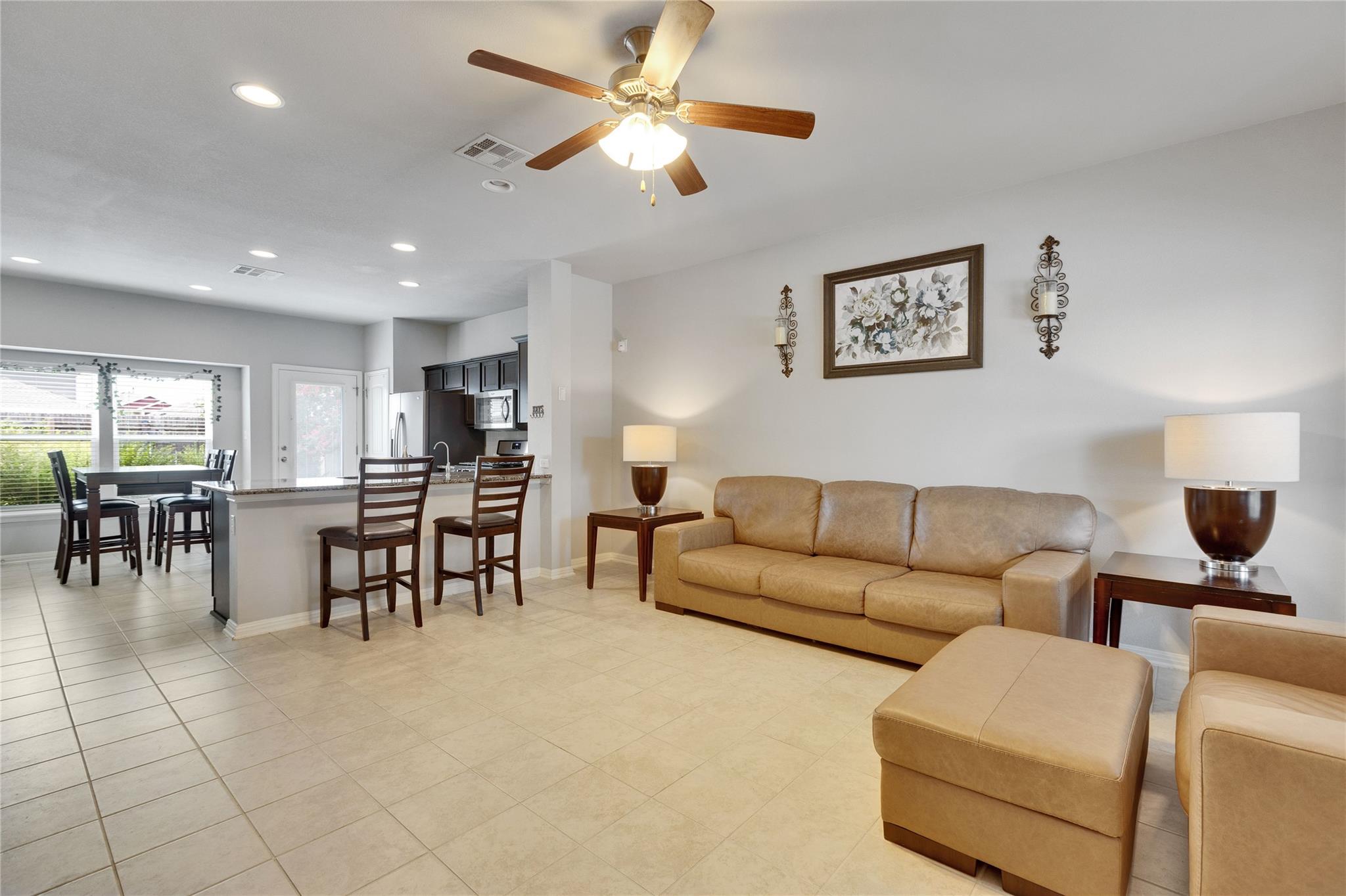 107 Friendship Oak Dr, San Marcos, TX 78666