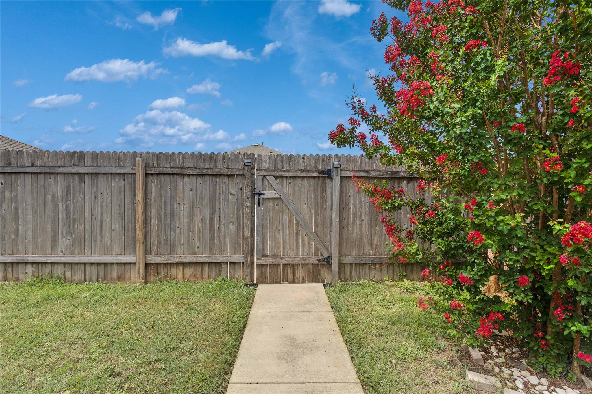 107 Friendship Oak Dr, San Marcos, TX 78666
