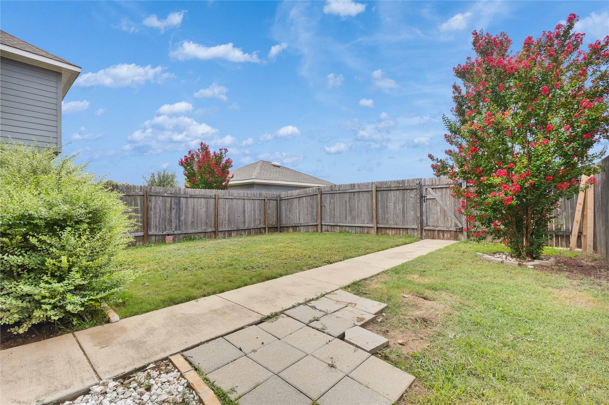 107 Friendship Oak Dr, San Marcos, TX 78666
