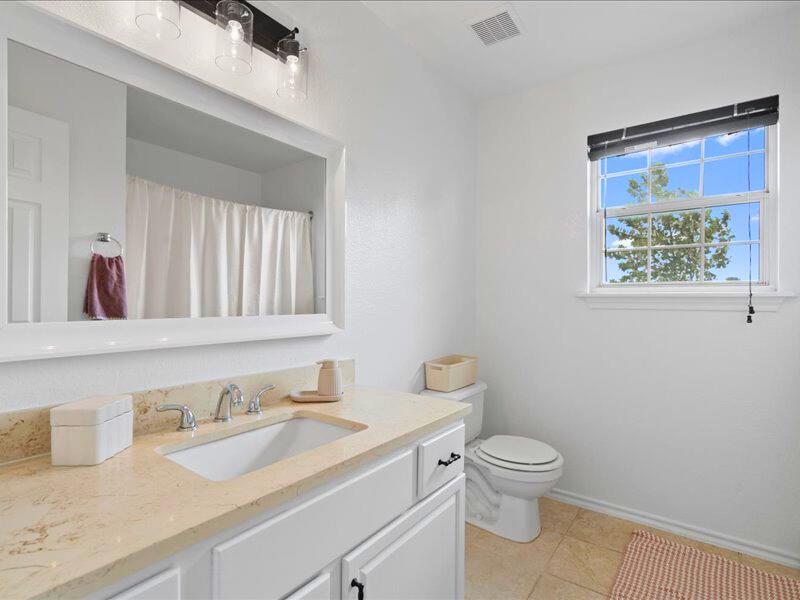 150 Evangeline Ln, Hutto, TX 78634