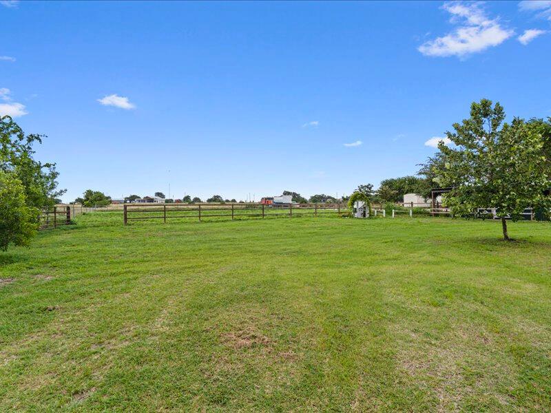 150 Evangeline Ln, Hutto, TX 78634