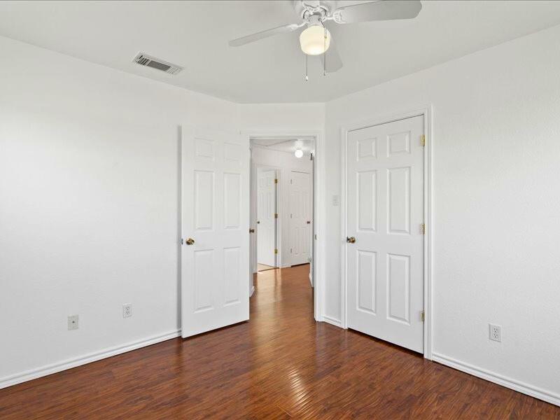 150 Evangeline Ln, Hutto, TX 78634