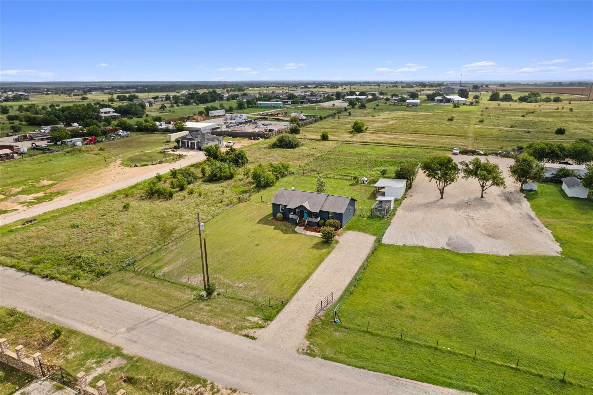 150 Evangeline Ln, Hutto, TX 78634