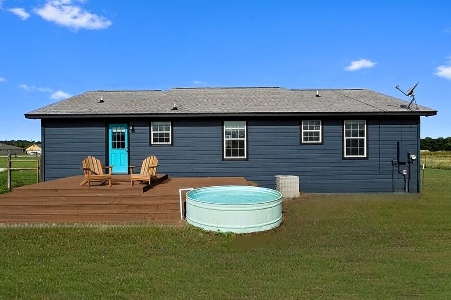 150 Evangeline Ln, Hutto, TX 78634