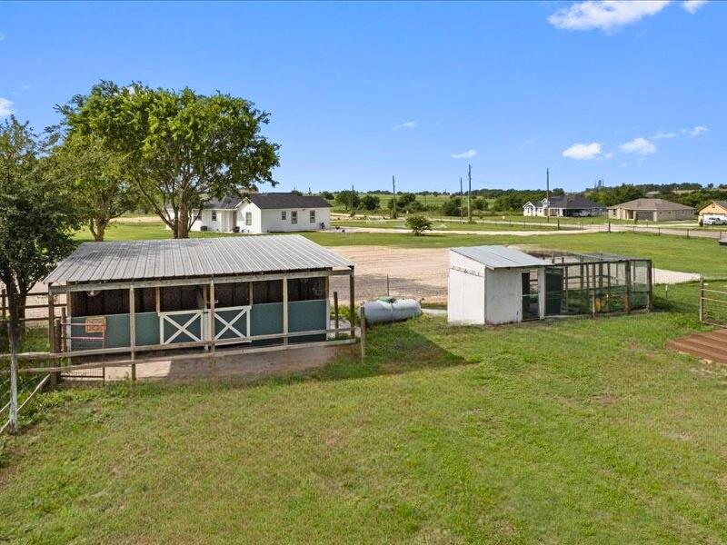 150 Evangeline Ln, Hutto, TX 78634