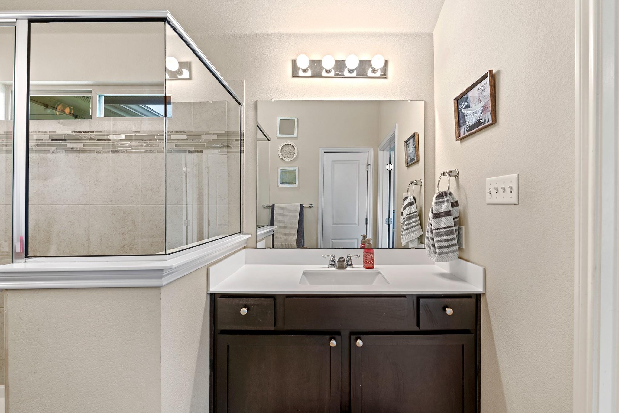 543 Tanda Ln, Hutto, TX 78634