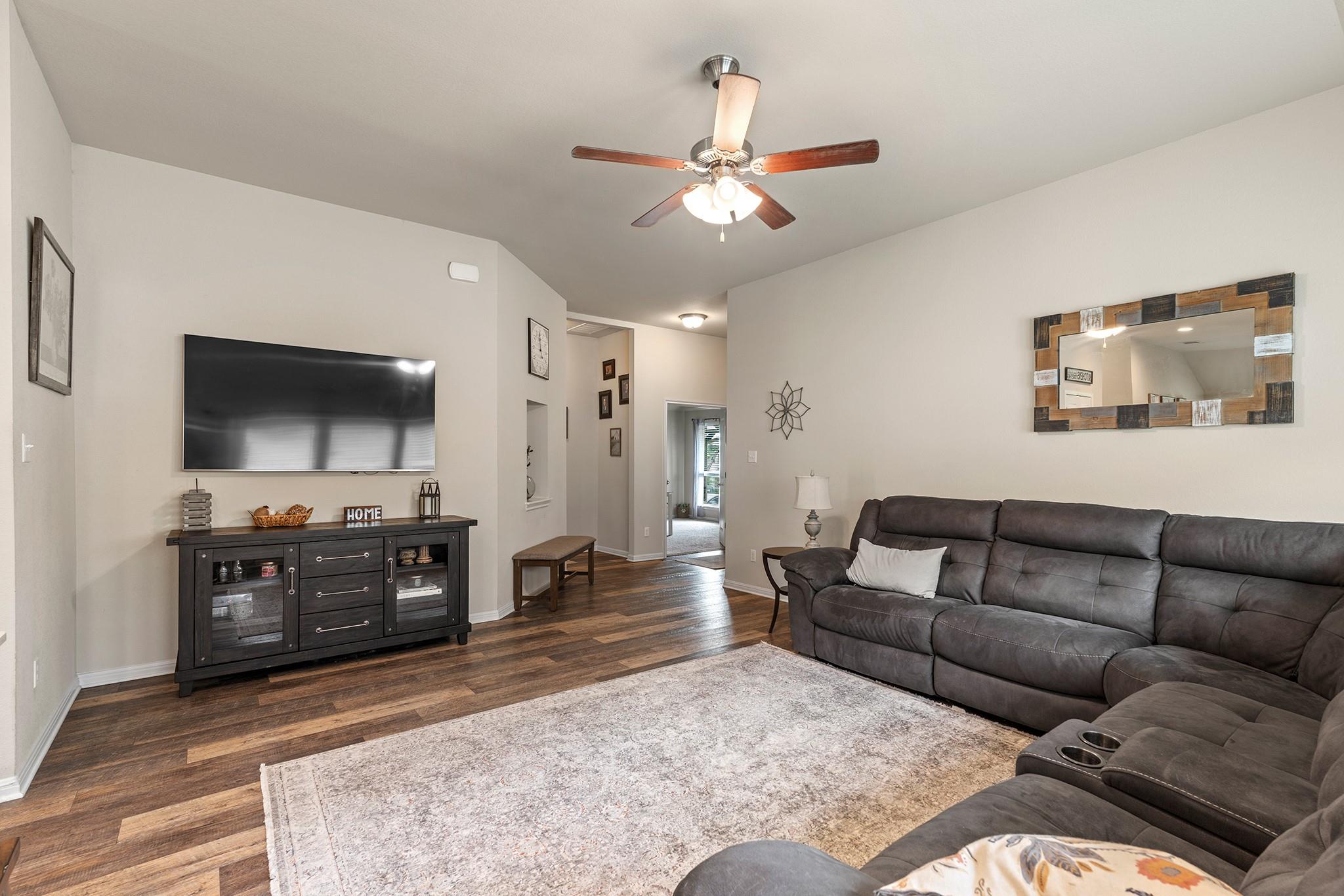 543 Tanda Ln, Hutto, TX 78634