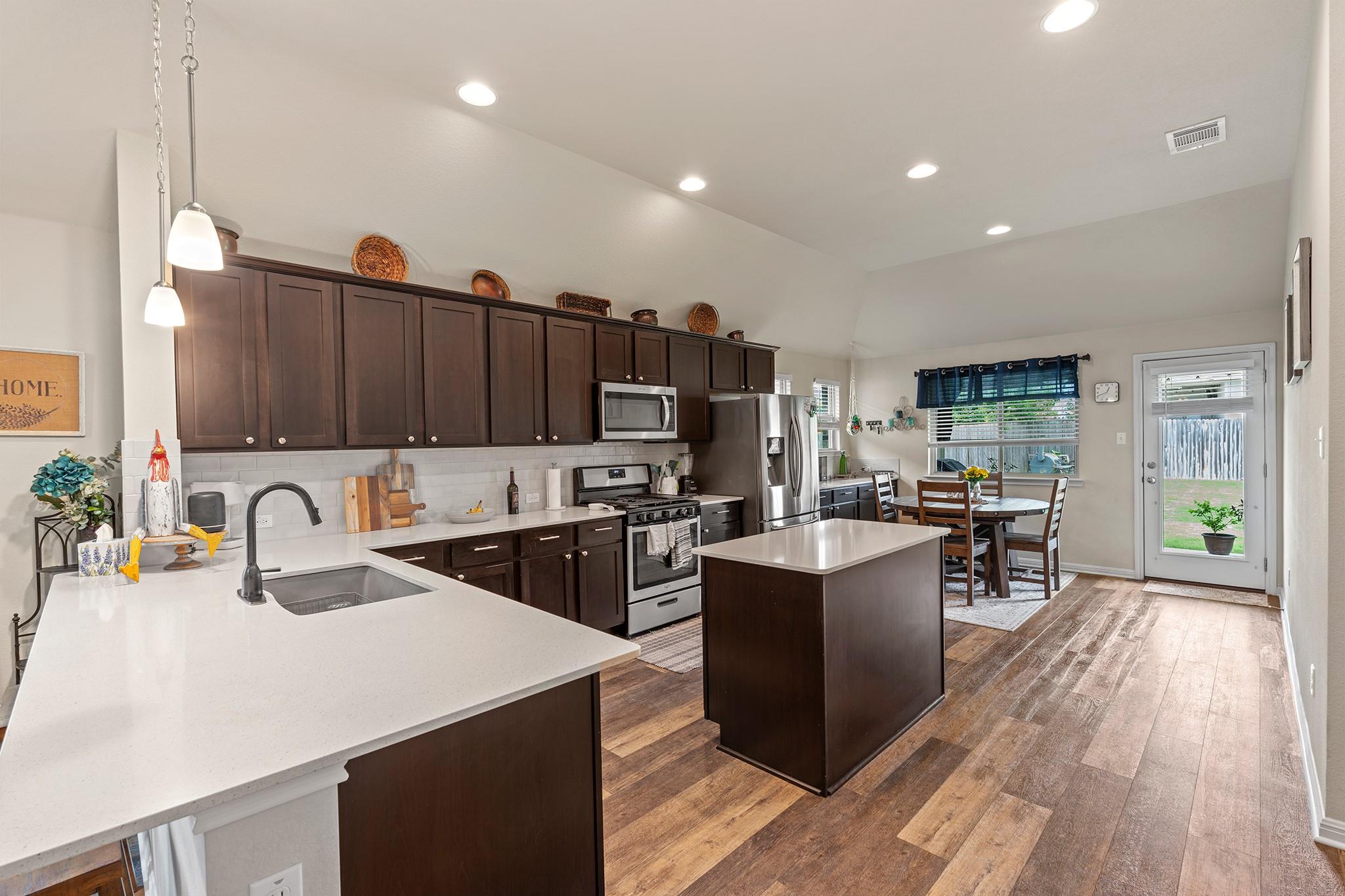 543 Tanda Ln, Hutto, TX 78634