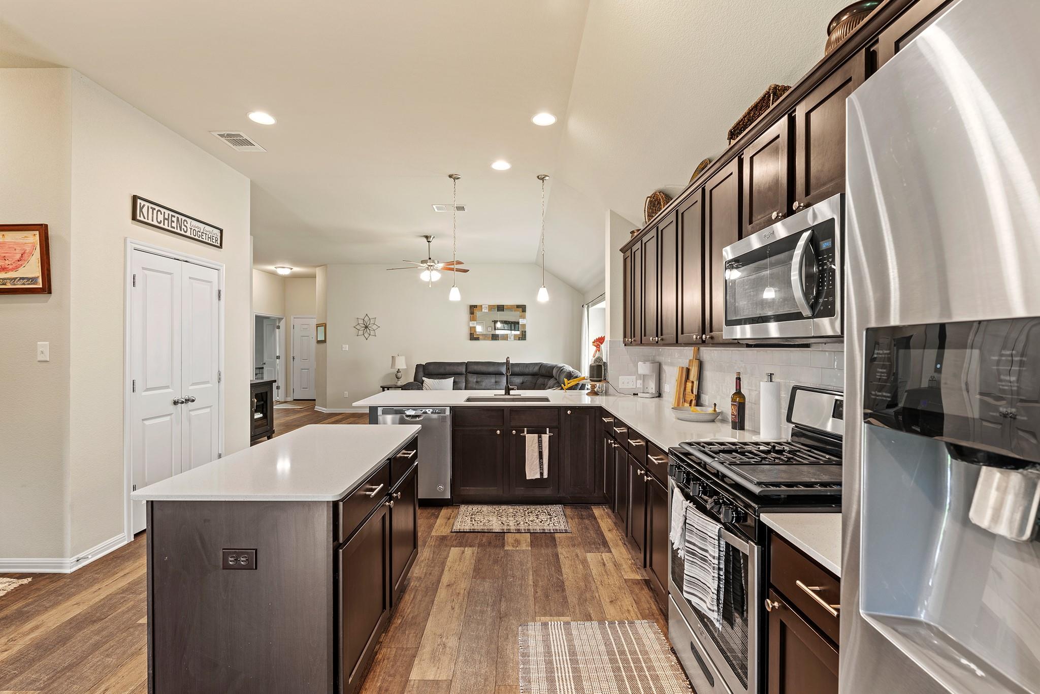 543 Tanda Ln, Hutto, TX 78634