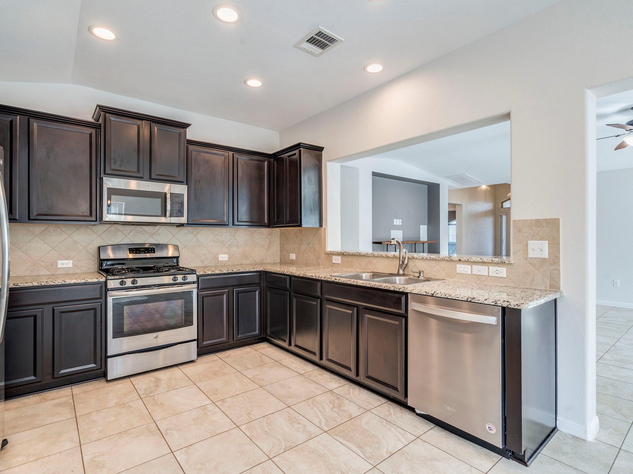 508 Alsatian Ln, Leander, TX 78641