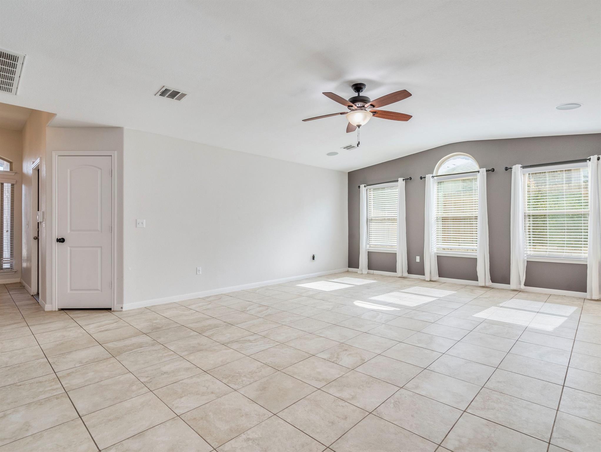 508 Alsatian Ln, Leander, TX 78641