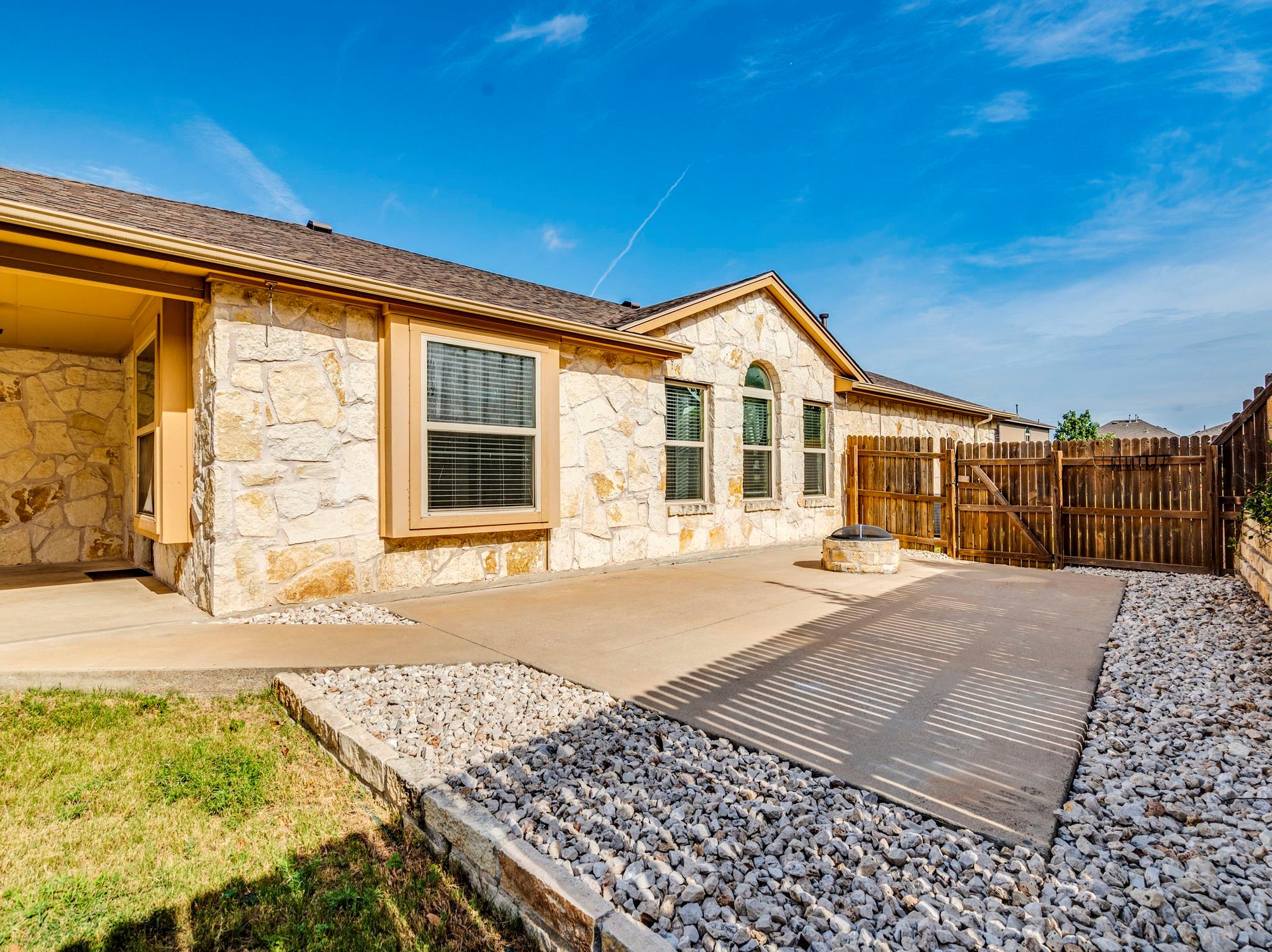 508 Alsatian Ln, Leander, TX 78641