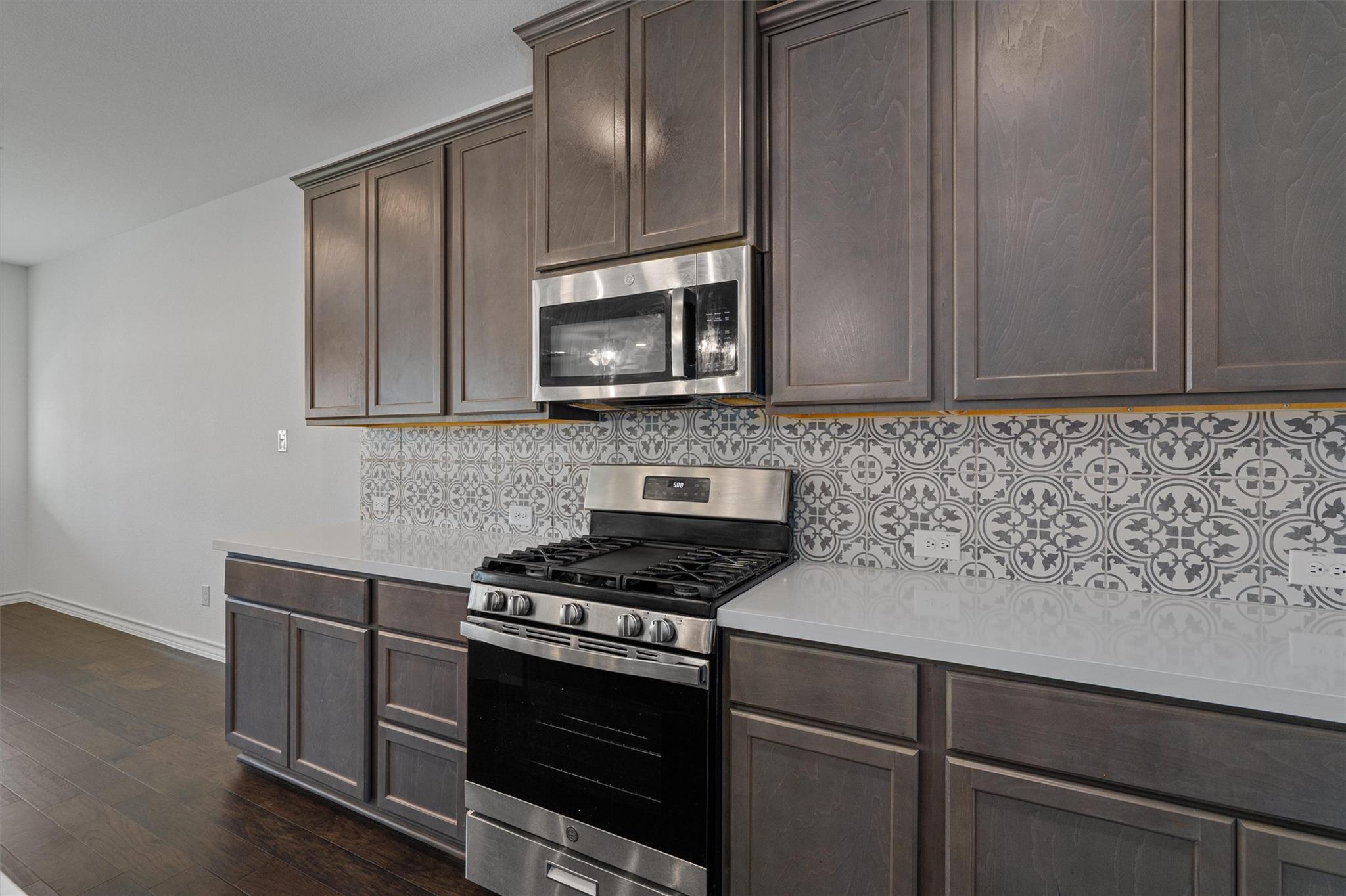 213 Stinchcomb Rd, Hutto, TX 78634