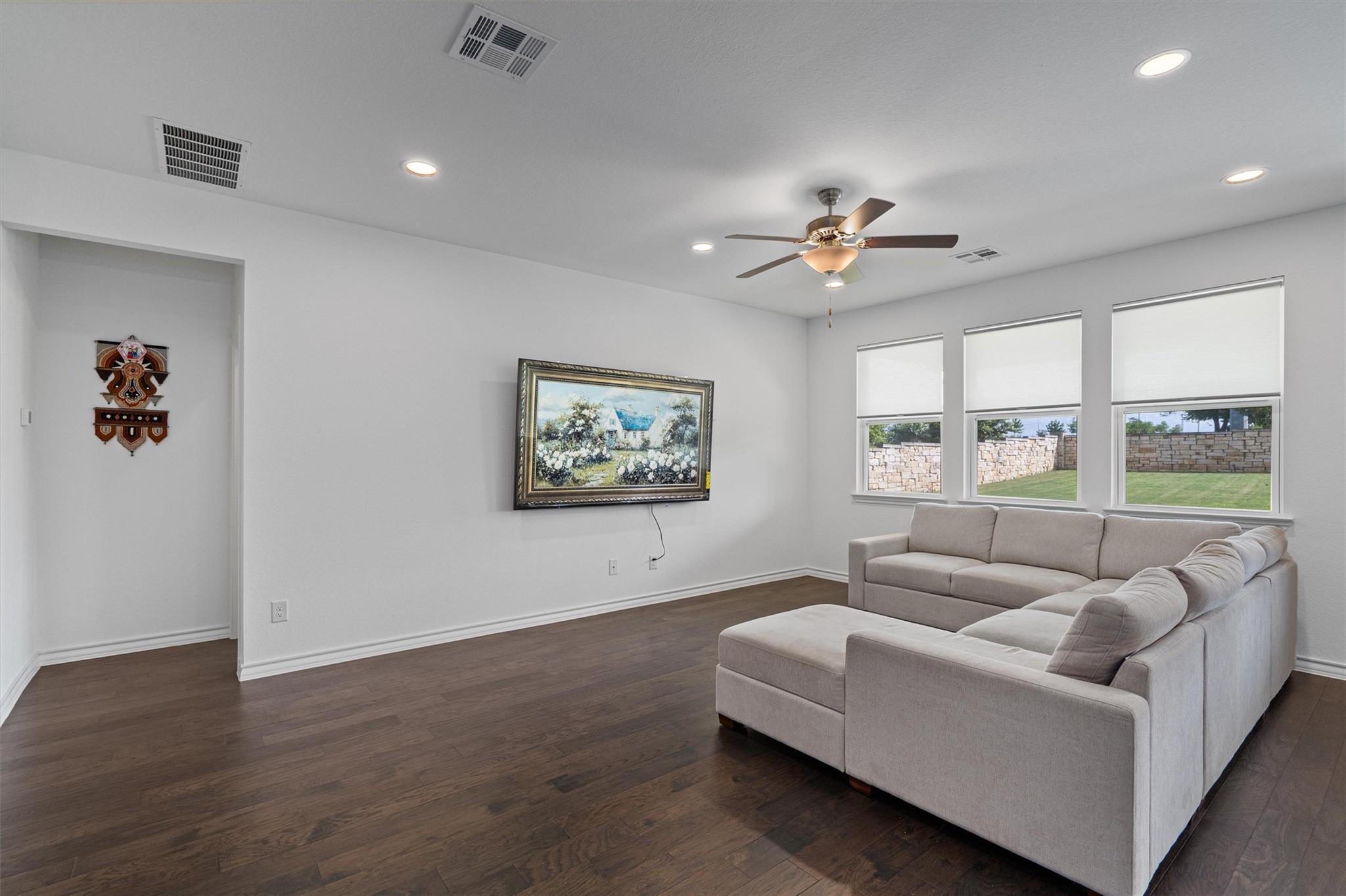 213 Stinchcomb Rd, Hutto, TX 78634