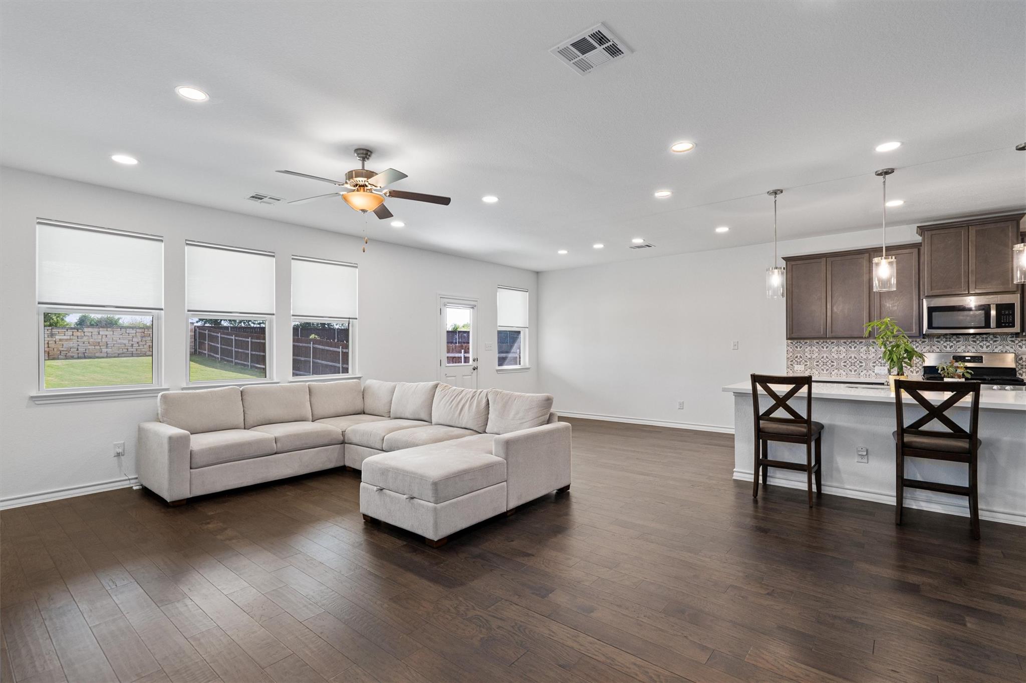 213 Stinchcomb Rd, Hutto, TX 78634