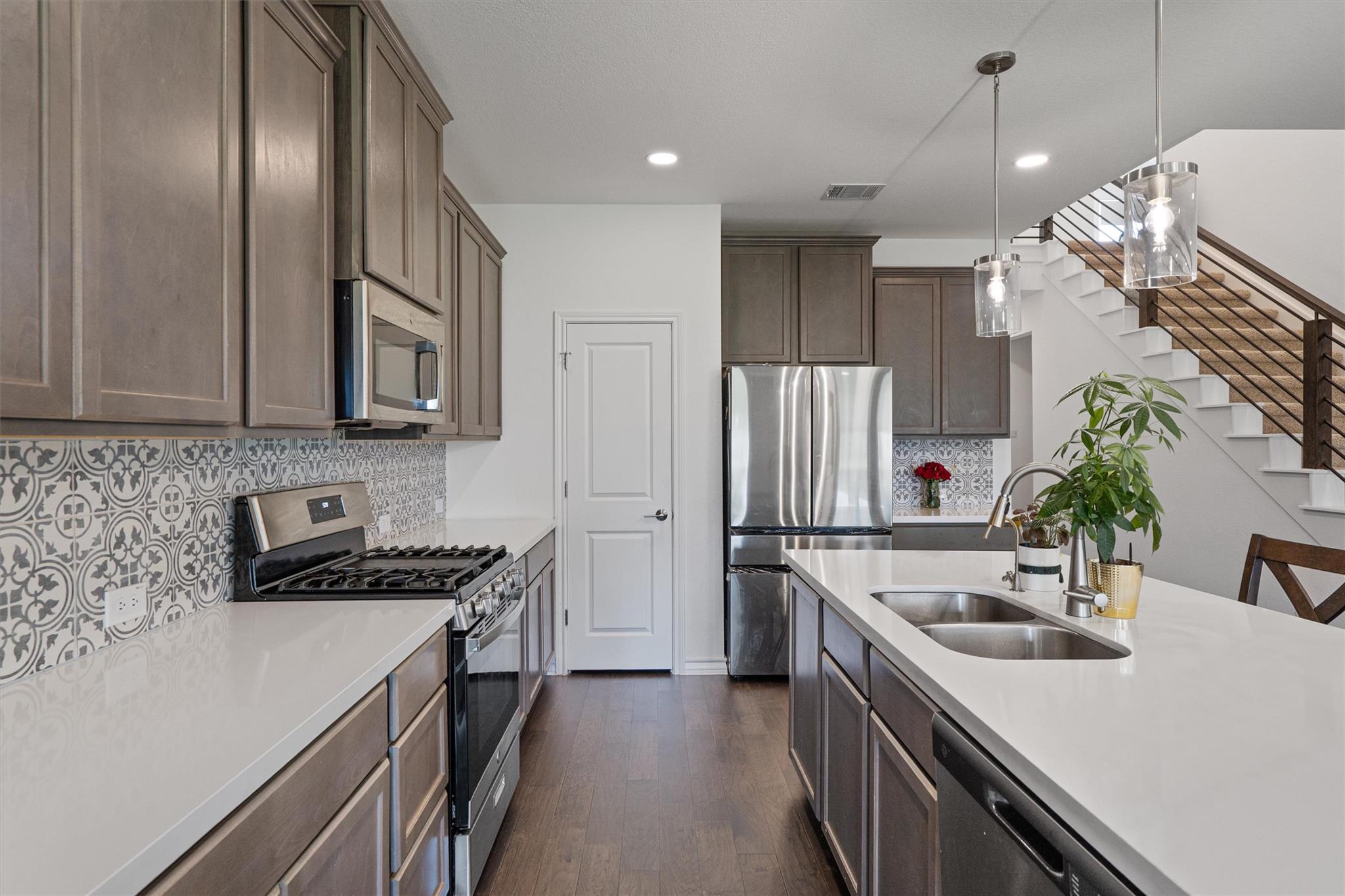 213 Stinchcomb Rd, Hutto, TX 78634