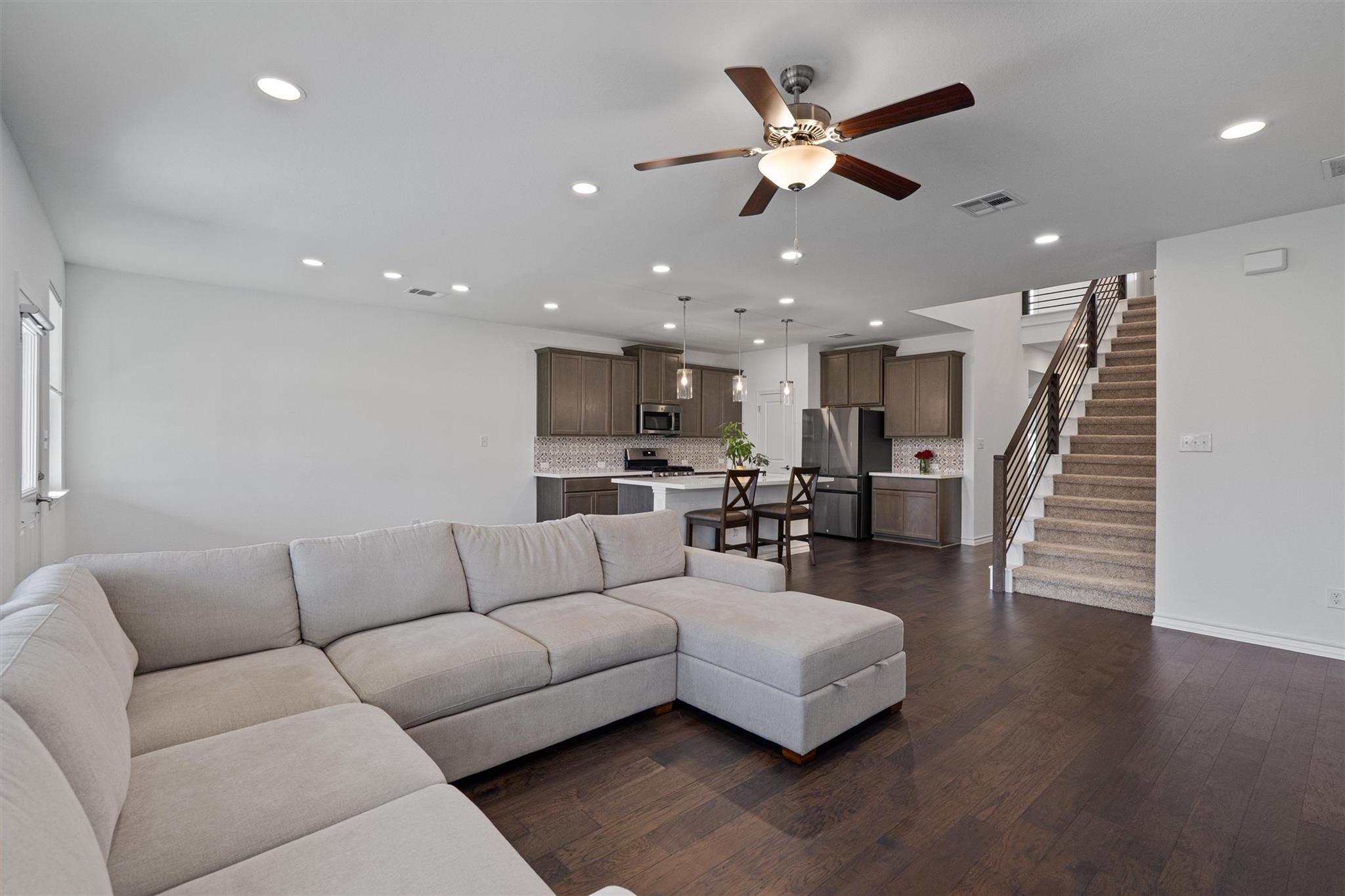 213 Stinchcomb Rd, Hutto, TX 78634