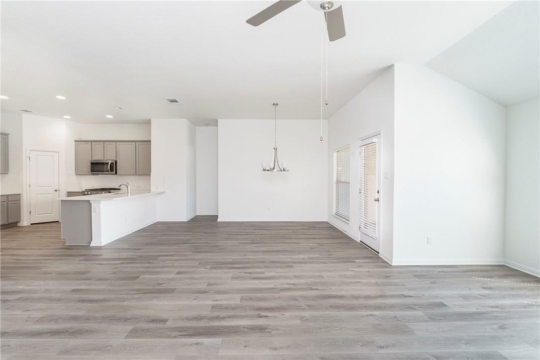 236 Tanda Ln, Hutto, TX 78634