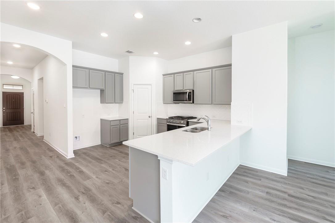 236 Tanda Ln, Hutto, TX 78634