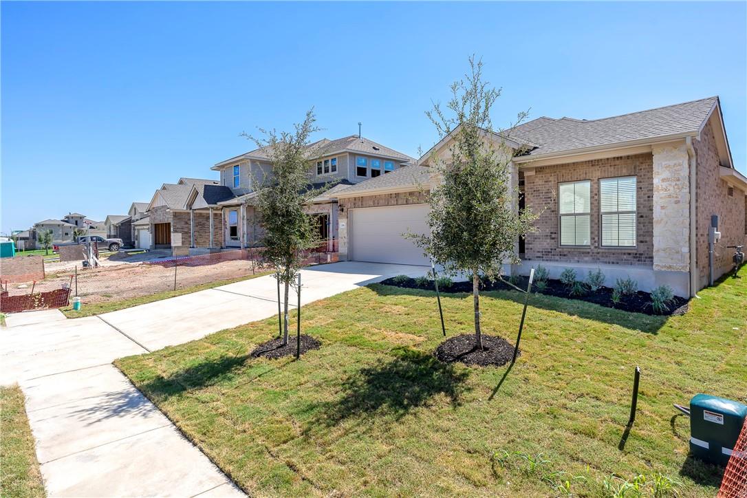236 Tanda Ln, Hutto, TX 78634