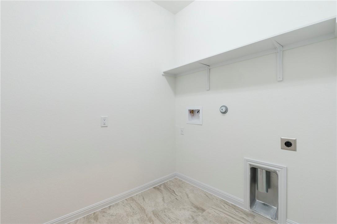 236 Tanda Ln, Hutto, TX 78634