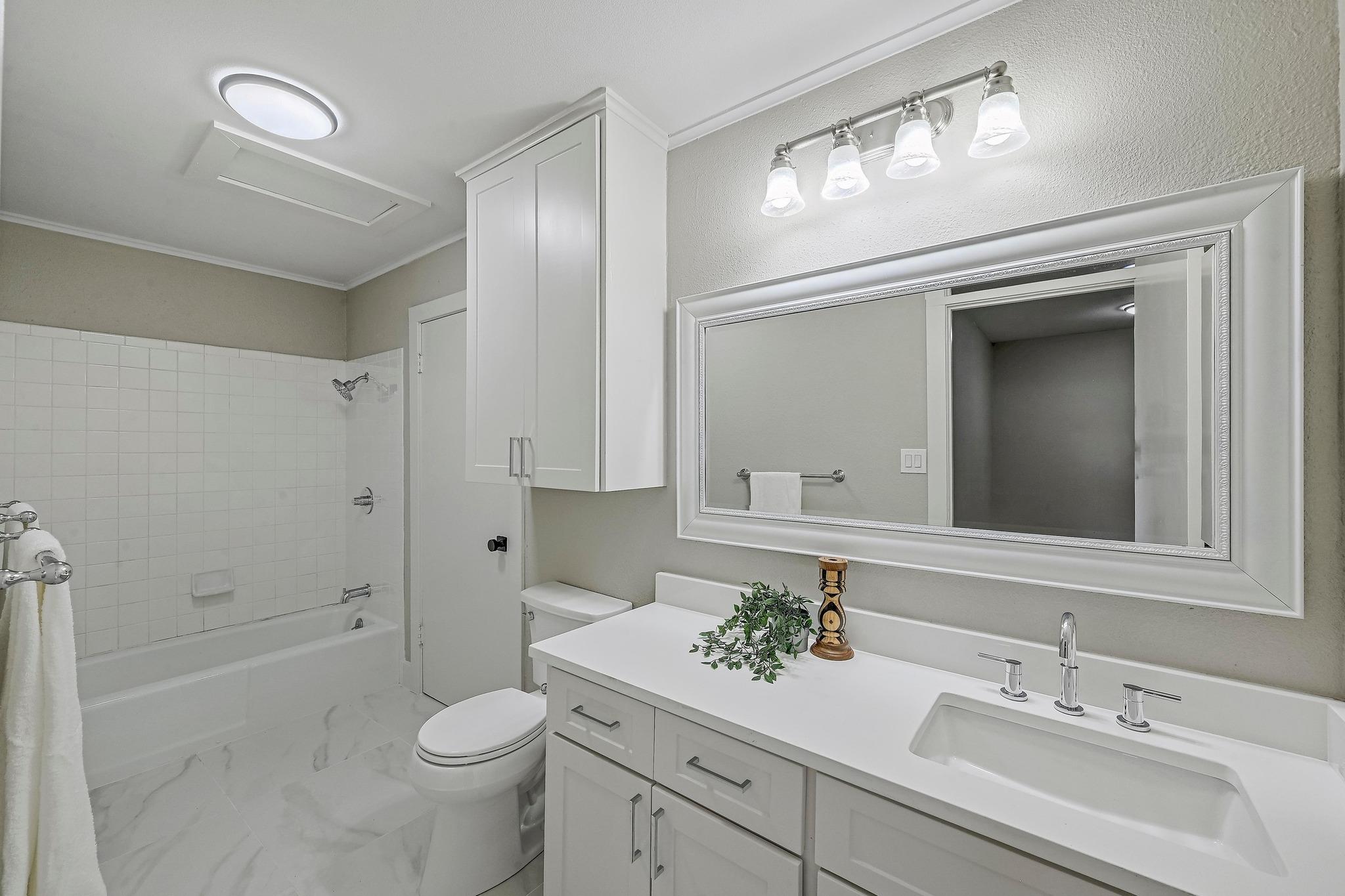 6004 Shadow Valley Cv # B, Austin, TX 78731