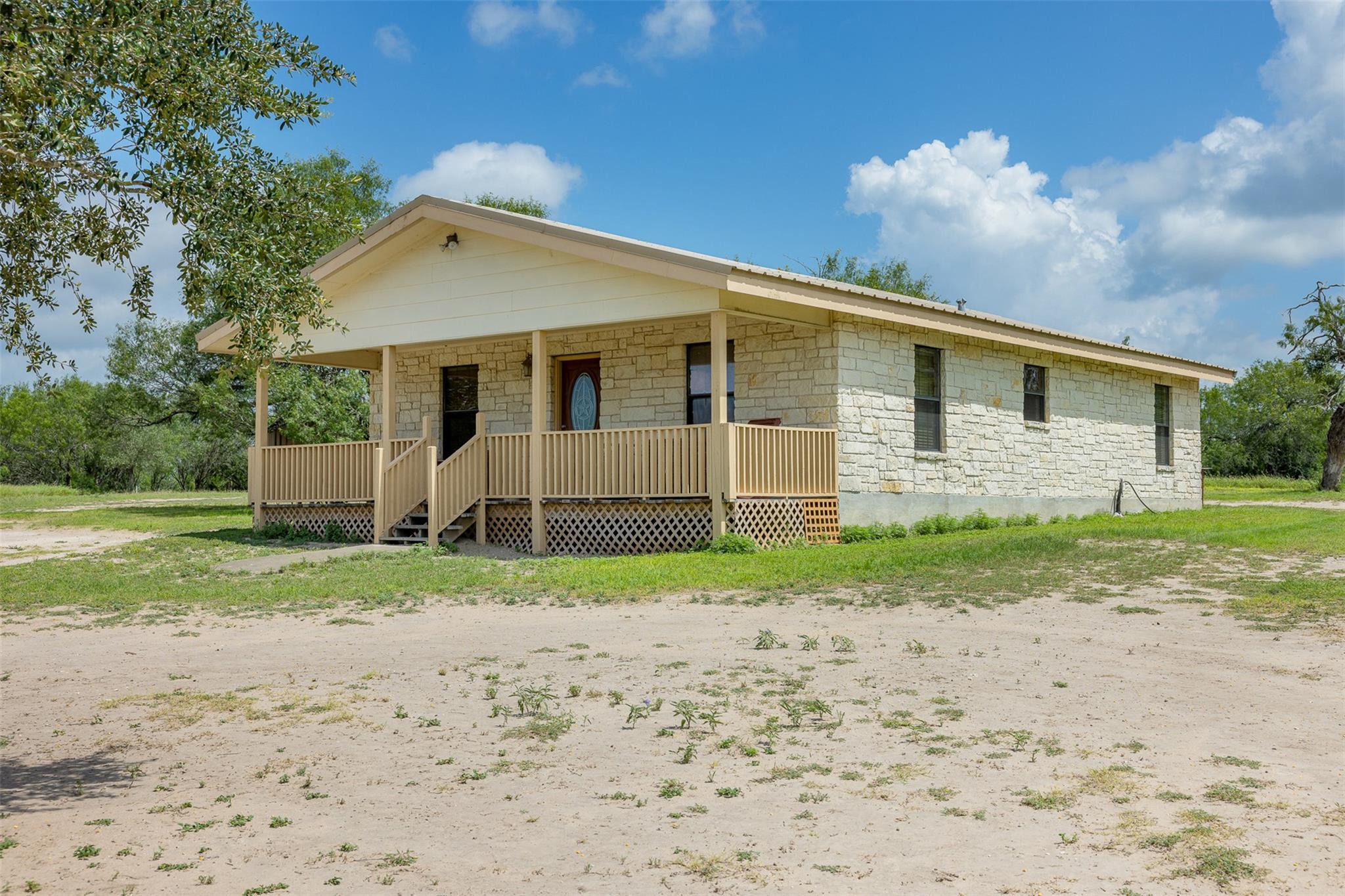 817 Highway 59 S., George West, TX 78022