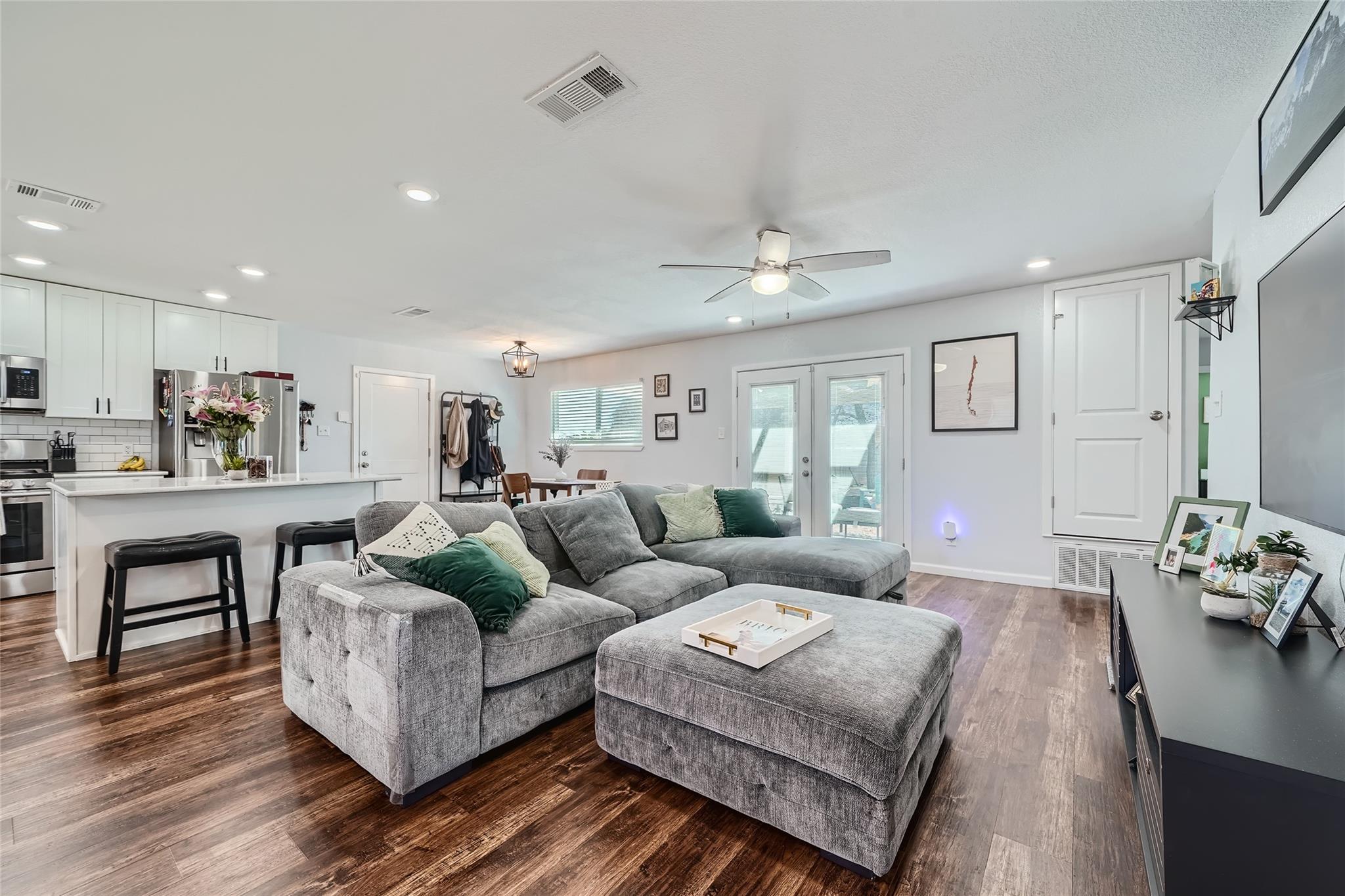 1509 E Main St, Round Rock, TX 78664