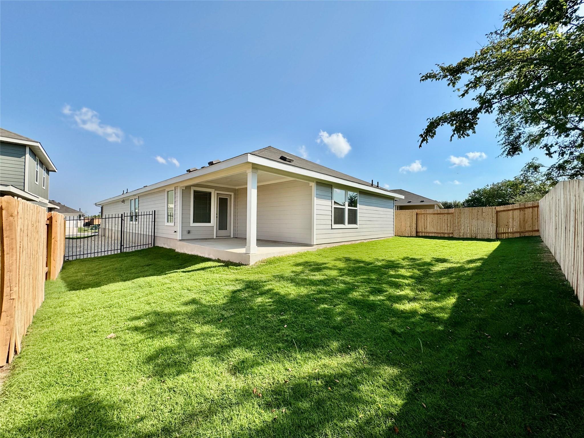 5017 Hazelnut Ln, Del Valle, TX 78617