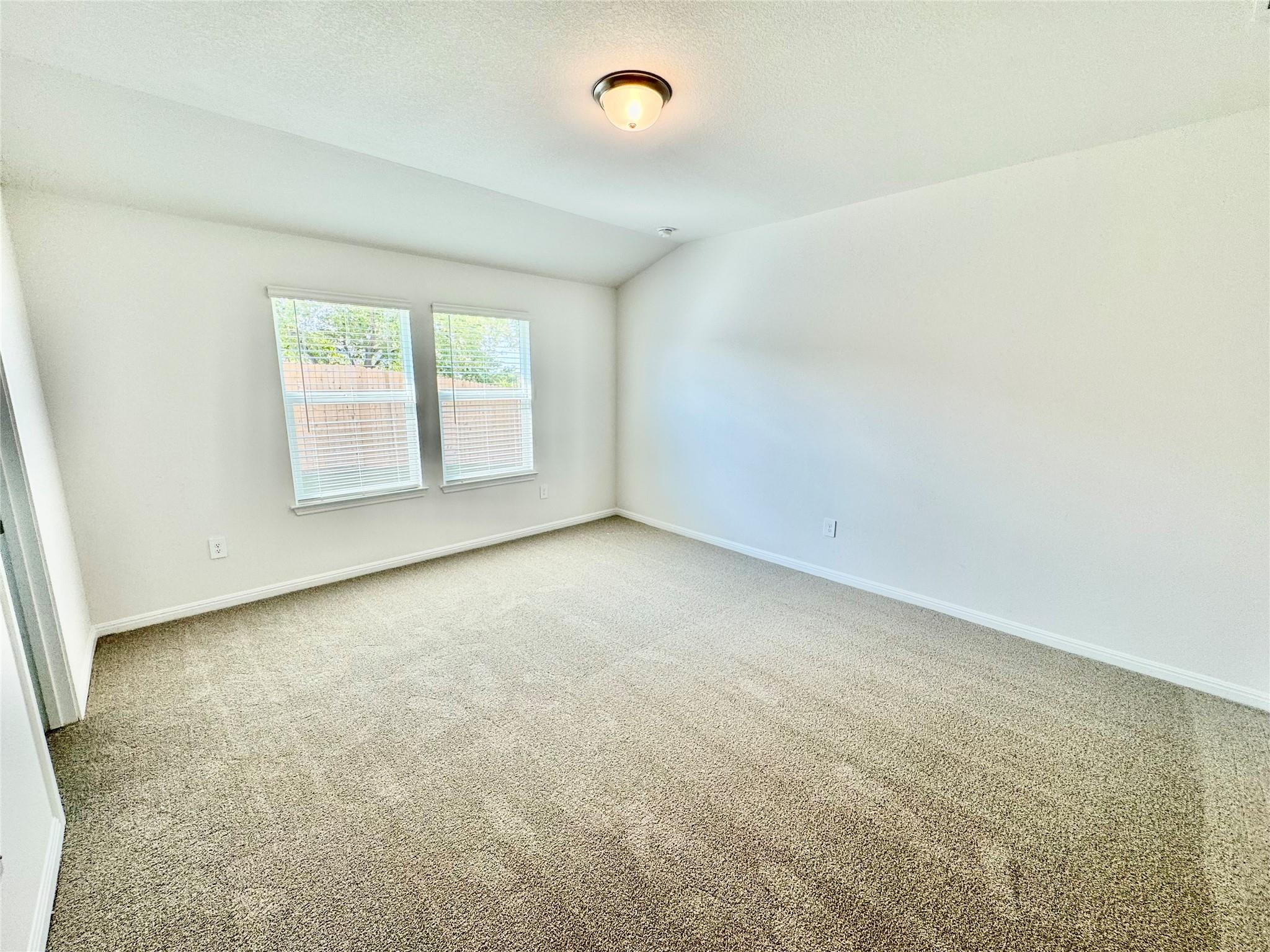 5017 Hazelnut Ln, Del Valle, TX 78617