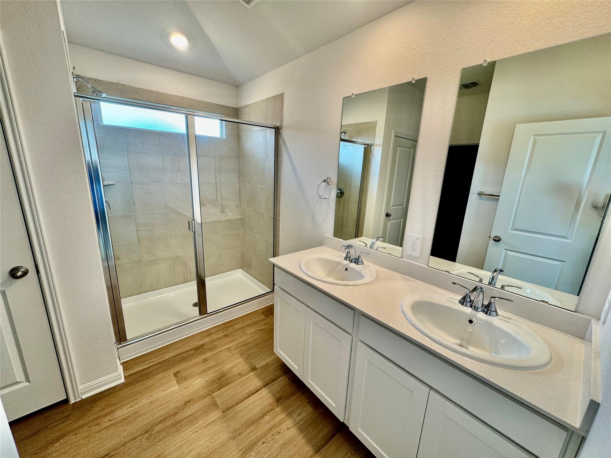 5017 Hazelnut Ln, Del Valle, TX 78617