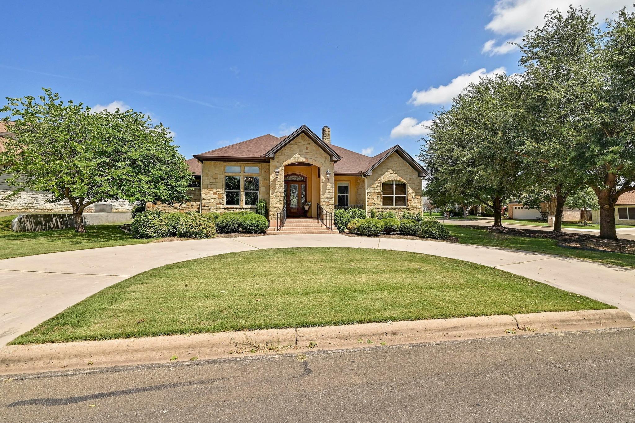 114 Preston Trl, Meadowlakes, TX 78654