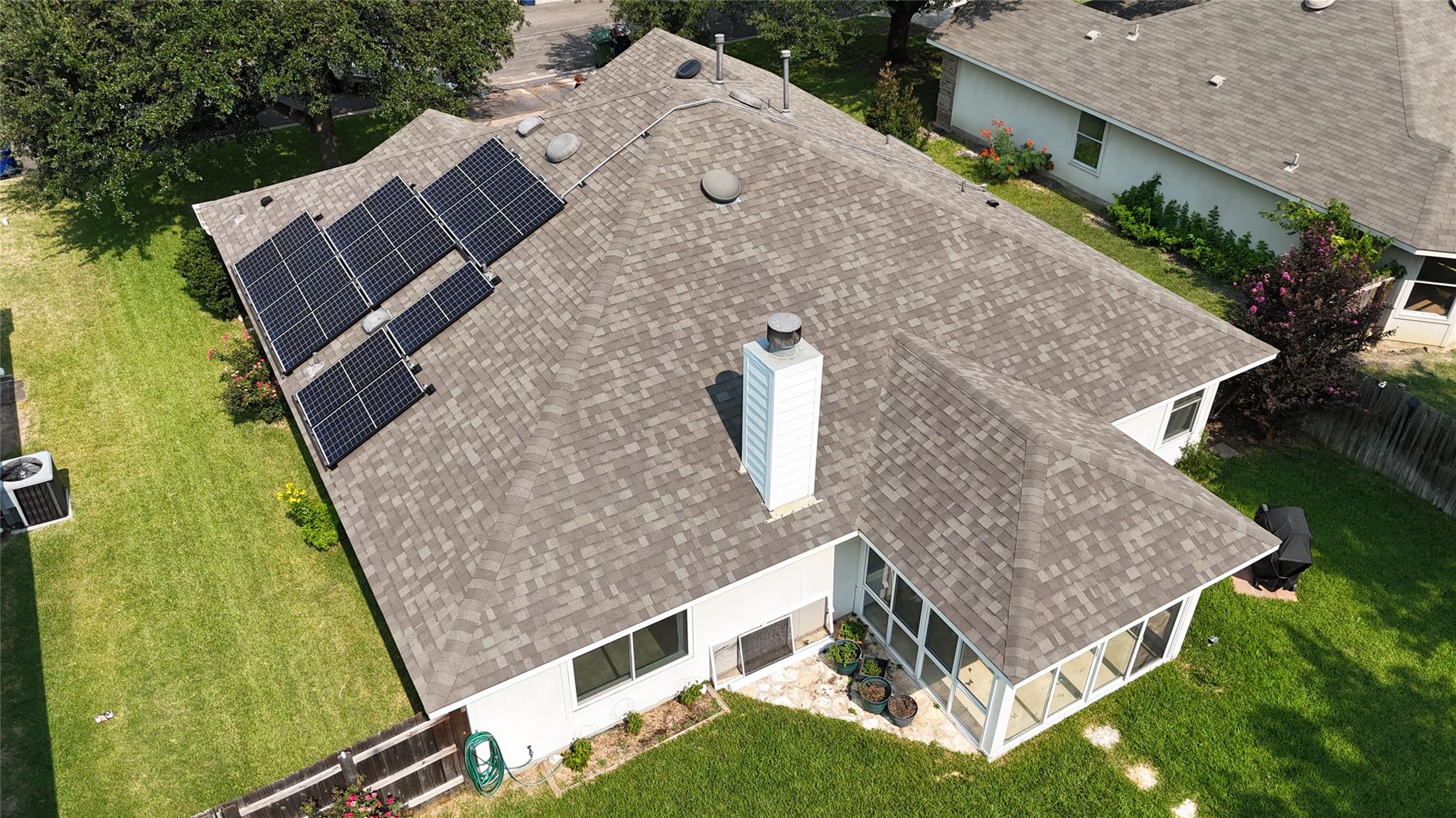 122 Edison Dr, Hutto, TX 78634