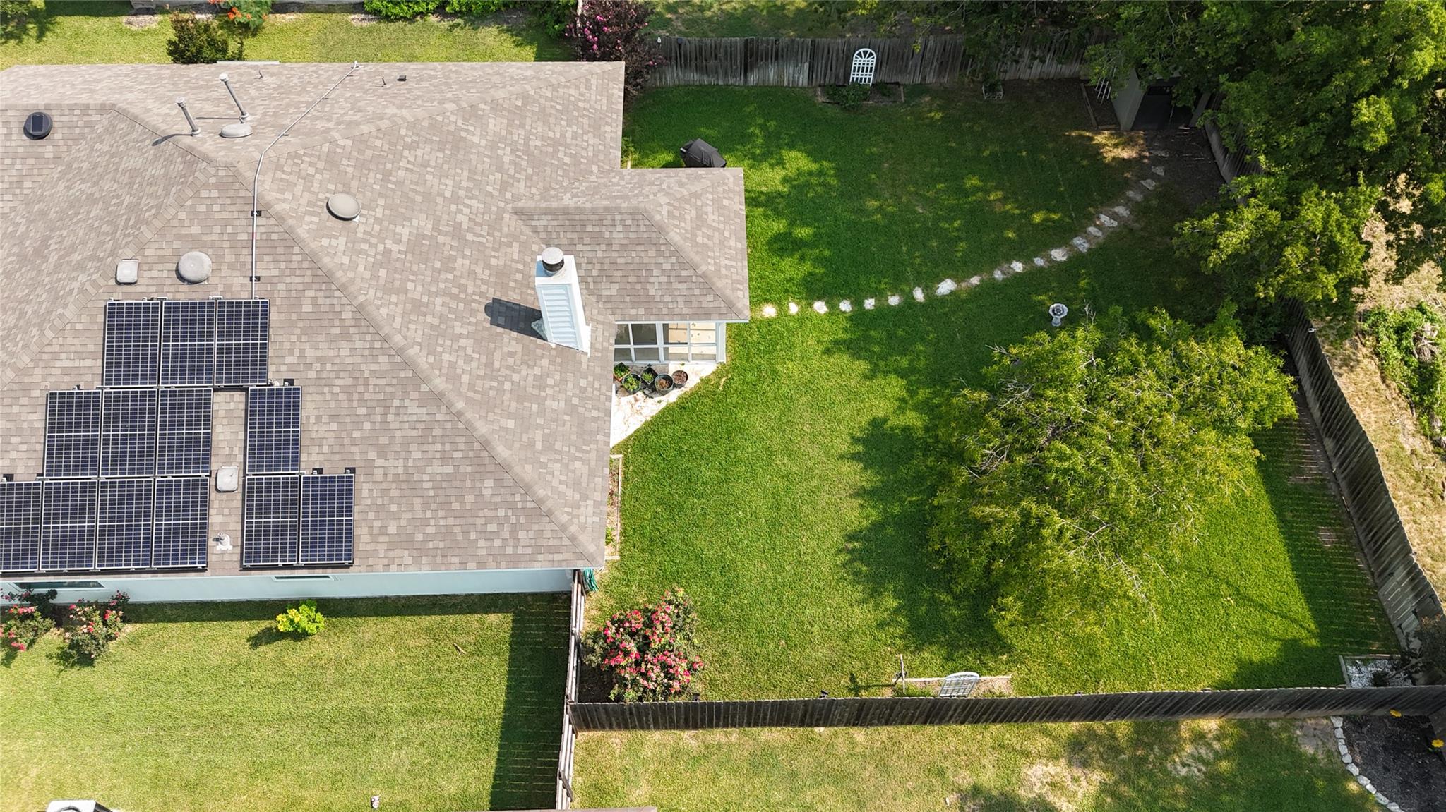 122 Edison Dr, Hutto, TX 78634