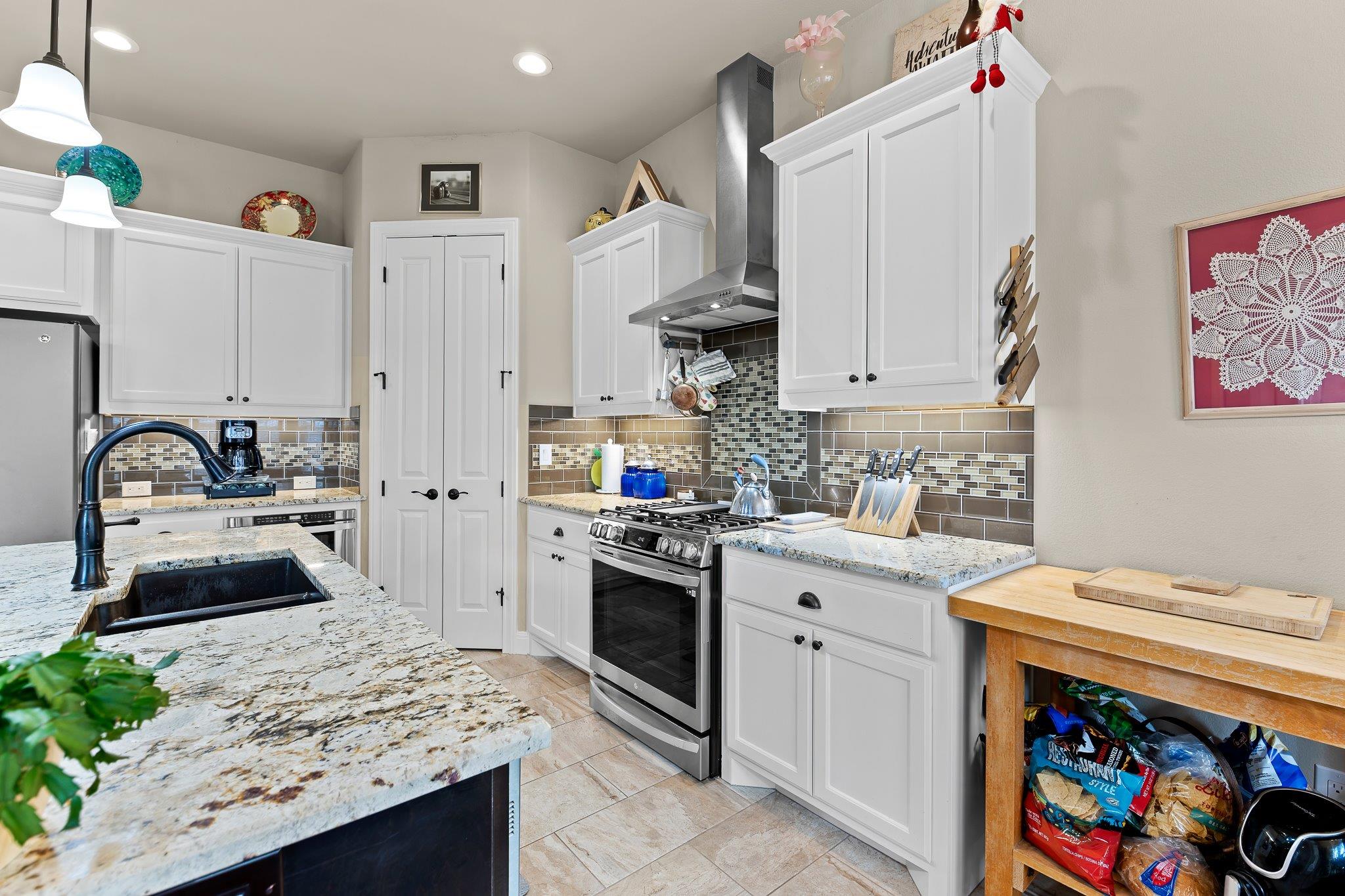 204 S Venture Blvd, Point Venture, TX 78645