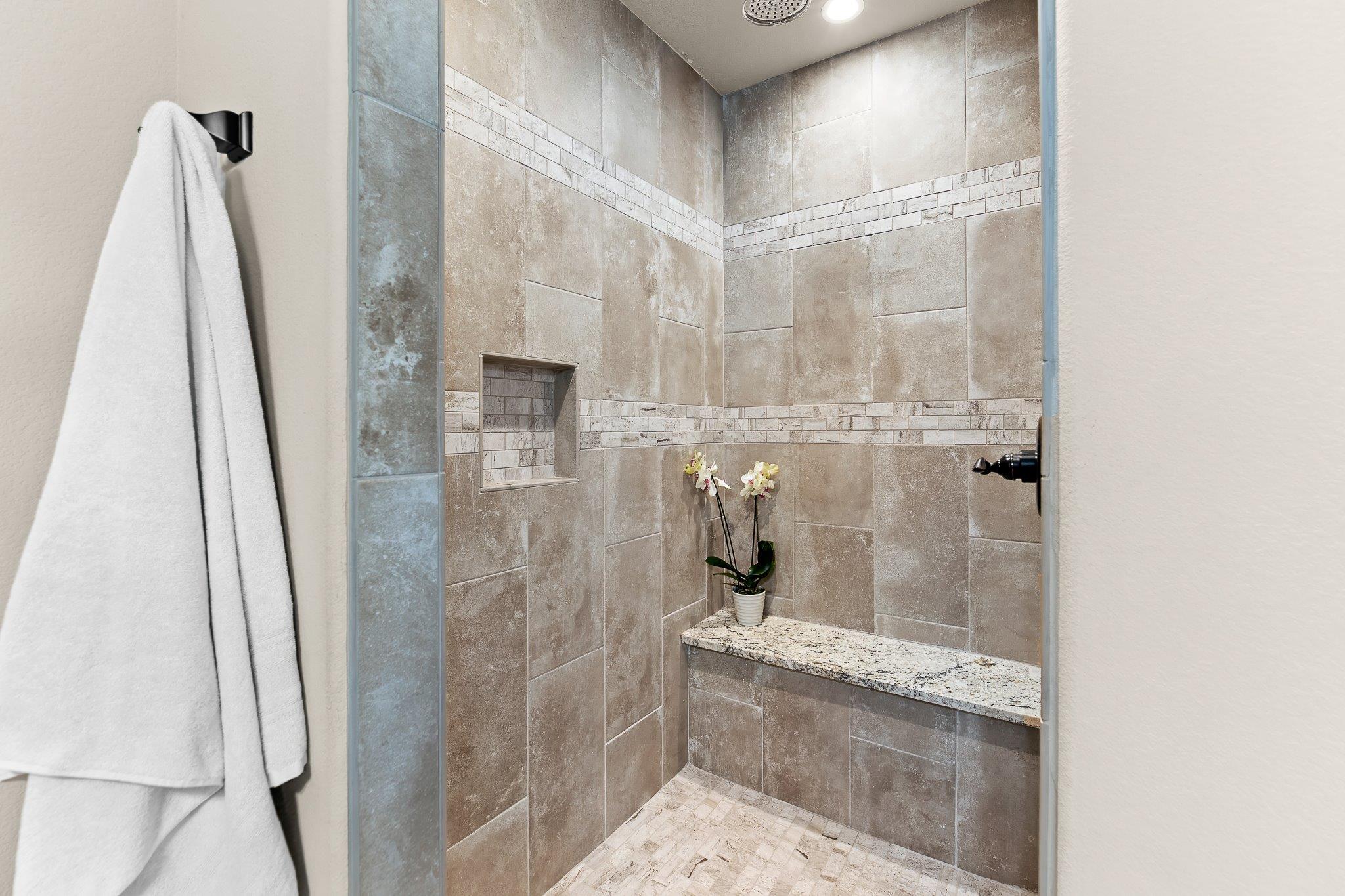 204 S Venture Blvd, Point Venture, TX 78645