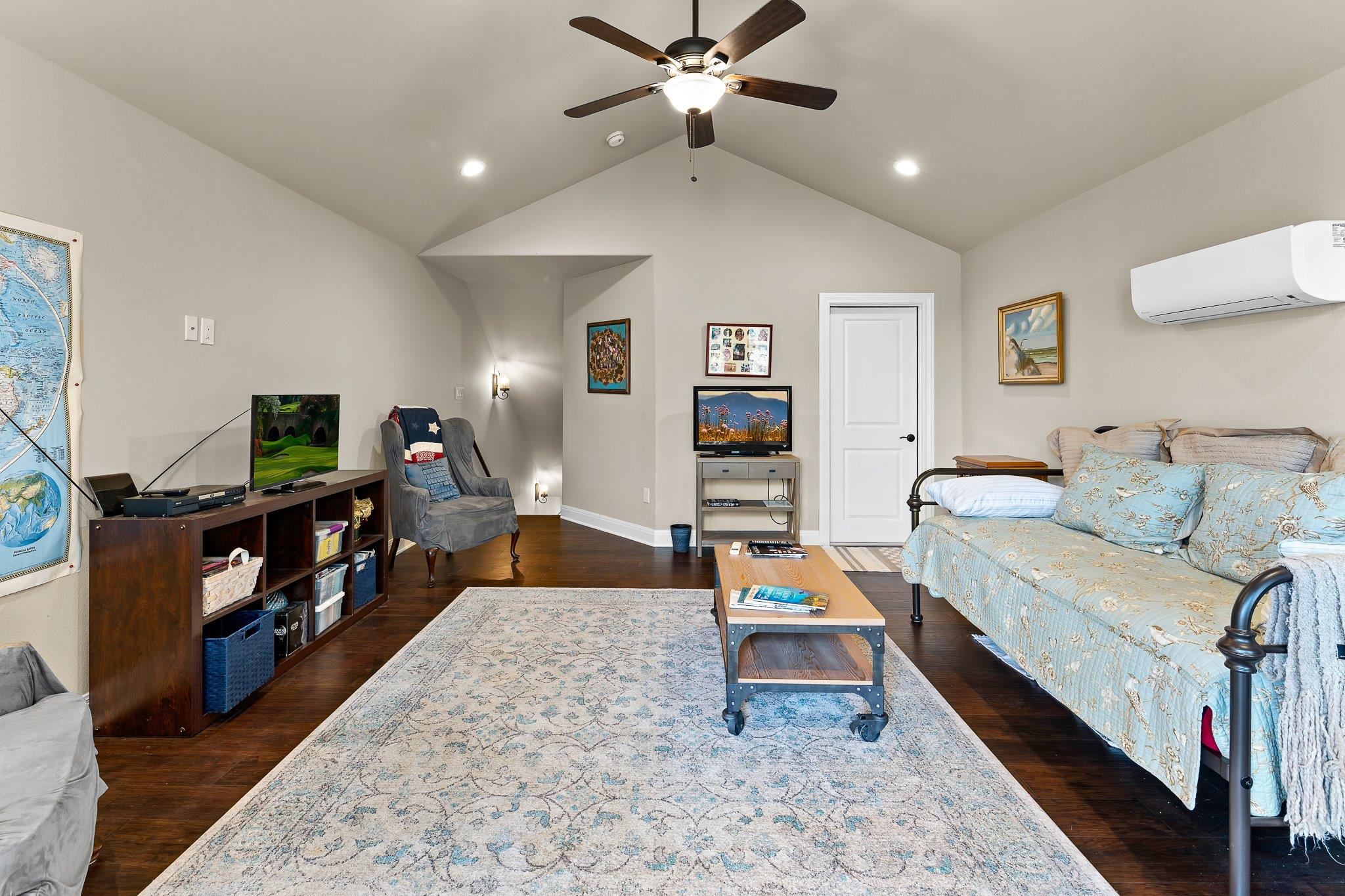 204 S Venture Blvd, Point Venture, TX 78645