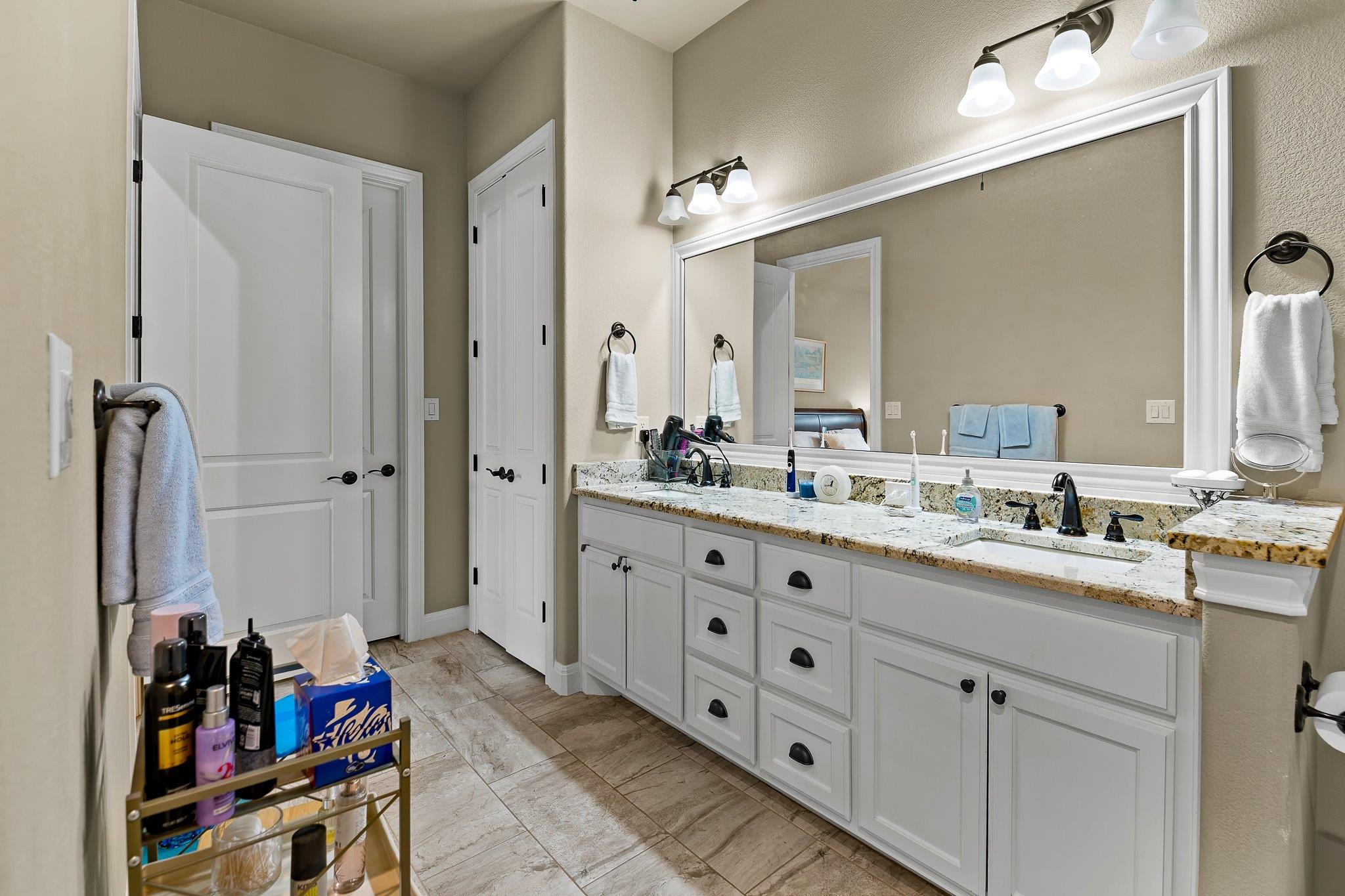 204 S Venture Blvd, Point Venture, TX 78645