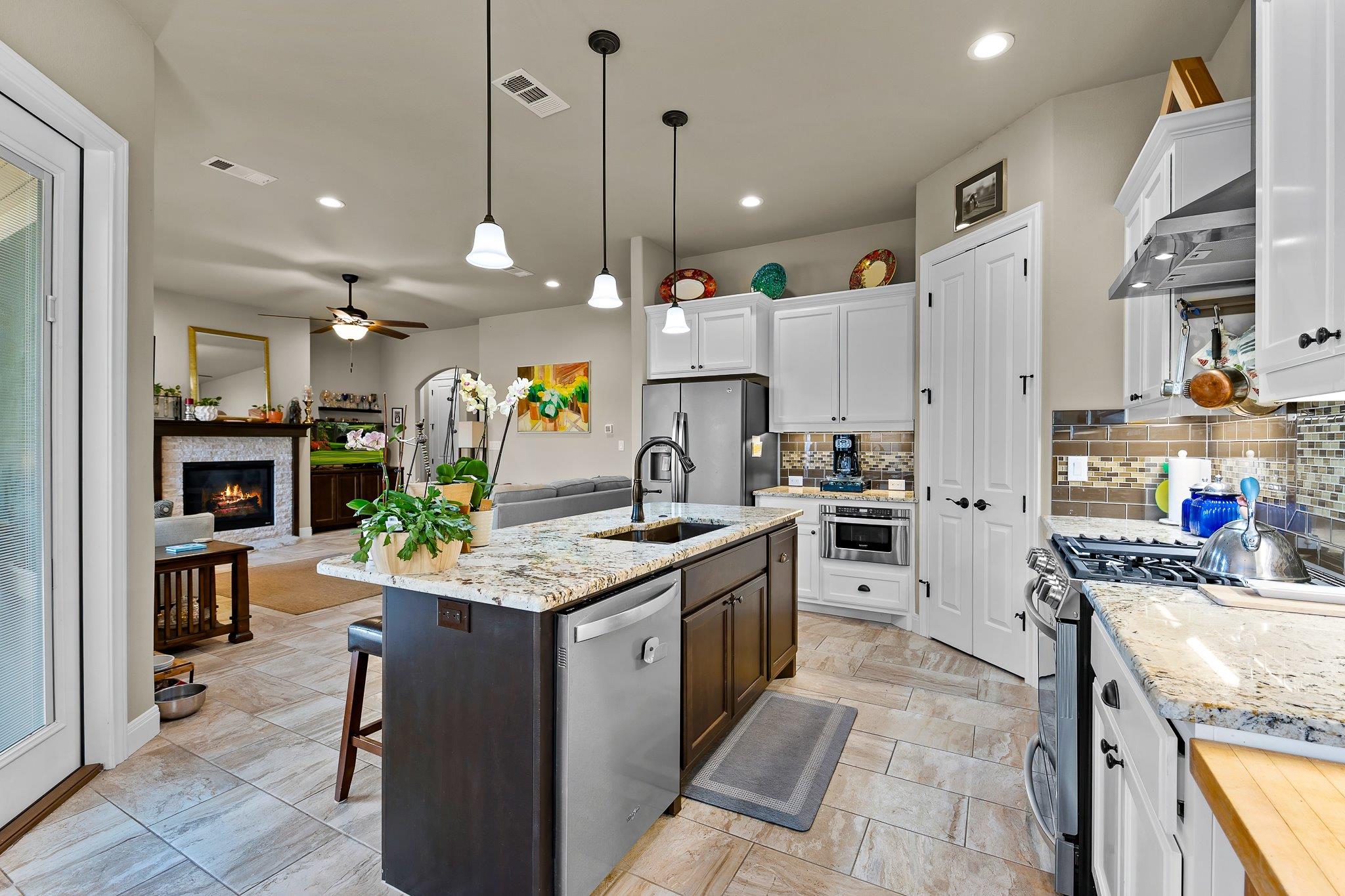 204 S Venture Blvd, Point Venture, TX 78645