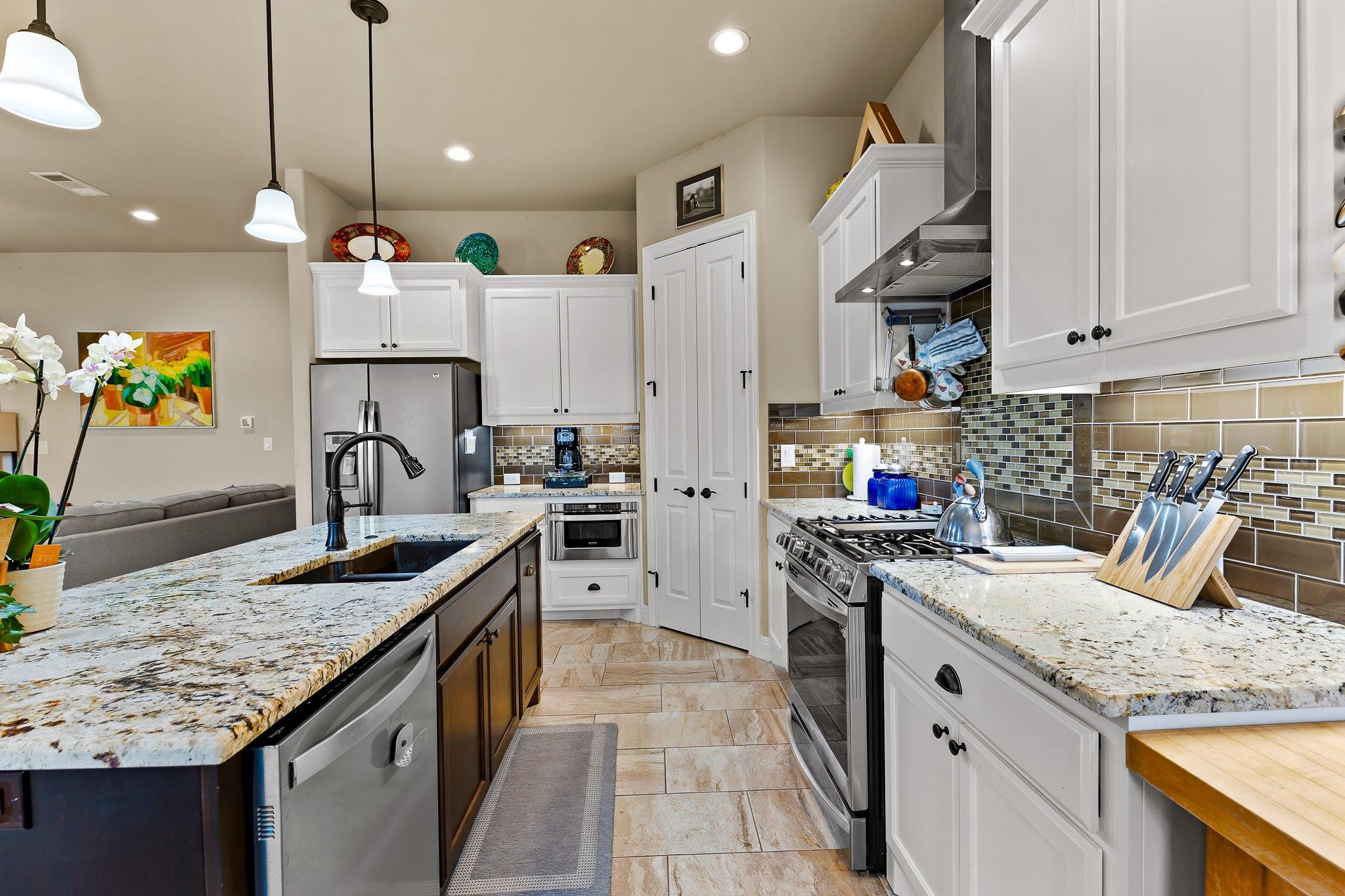 204 S Venture Blvd, Point Venture, TX 78645