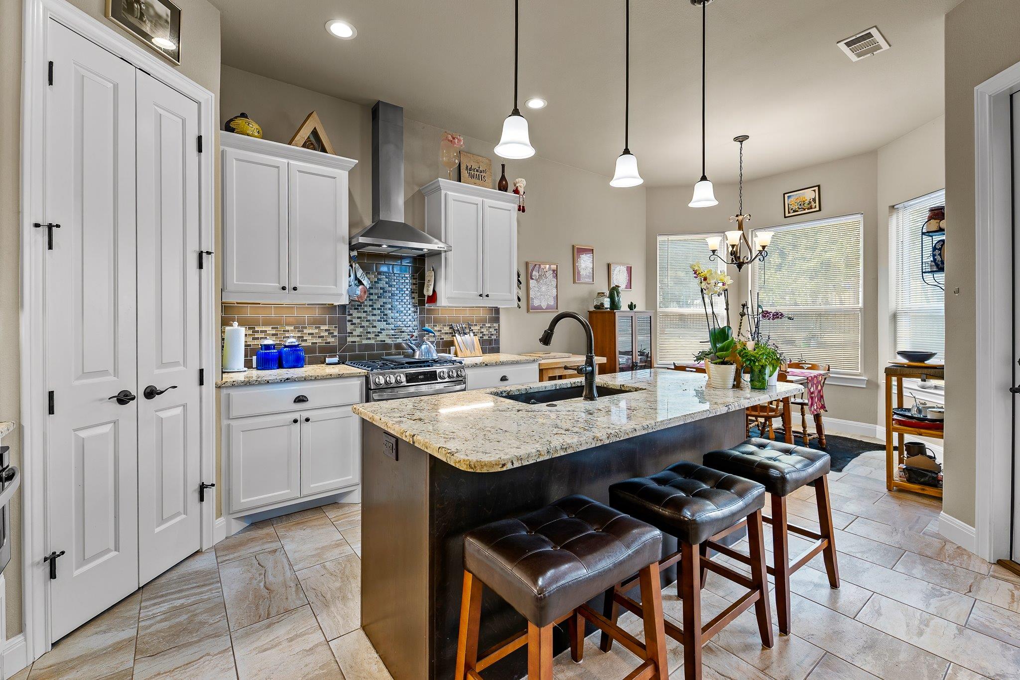 204 S Venture Blvd, Point Venture, TX 78645