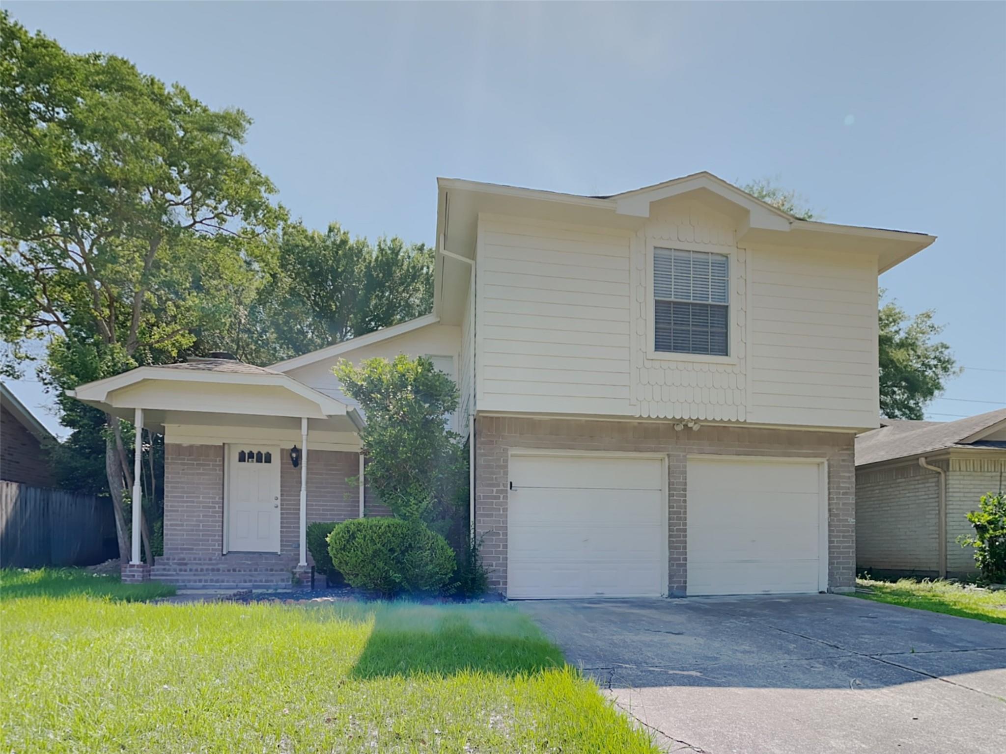 8527 Woodland Willows Dr, Houston, TX 77083