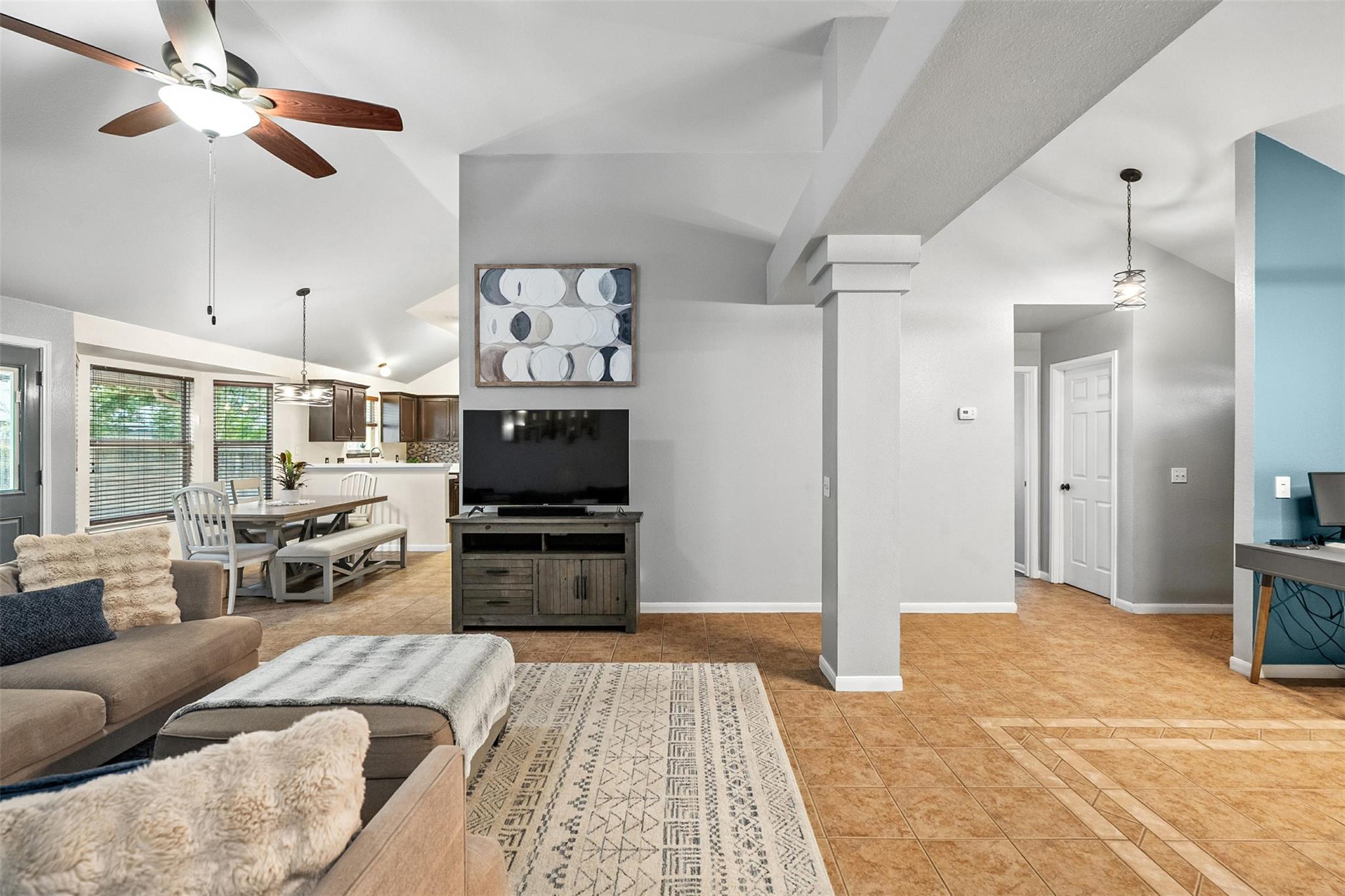 113 MEADOWSIDE Dr, Hutto, TX 78634
