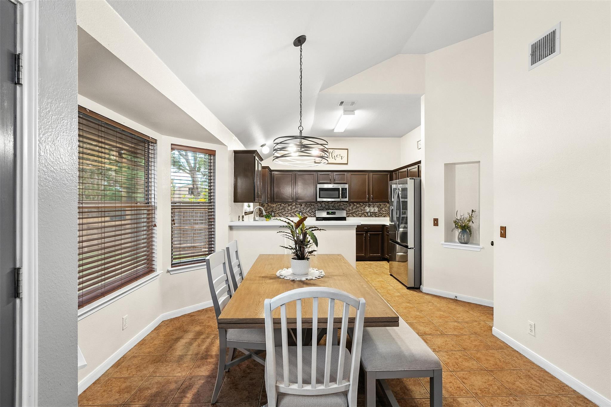 113 MEADOWSIDE Dr, Hutto, TX 78634