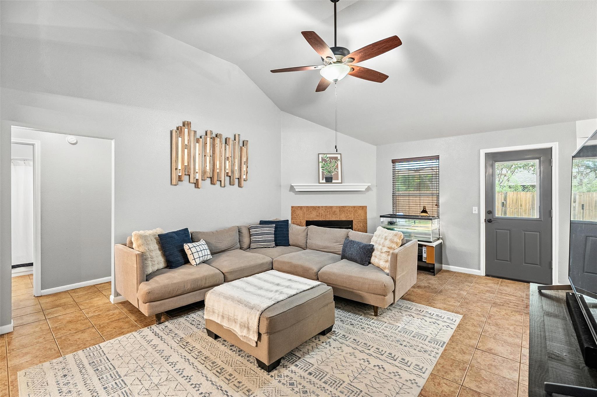 113 MEADOWSIDE Dr, Hutto, TX 78634