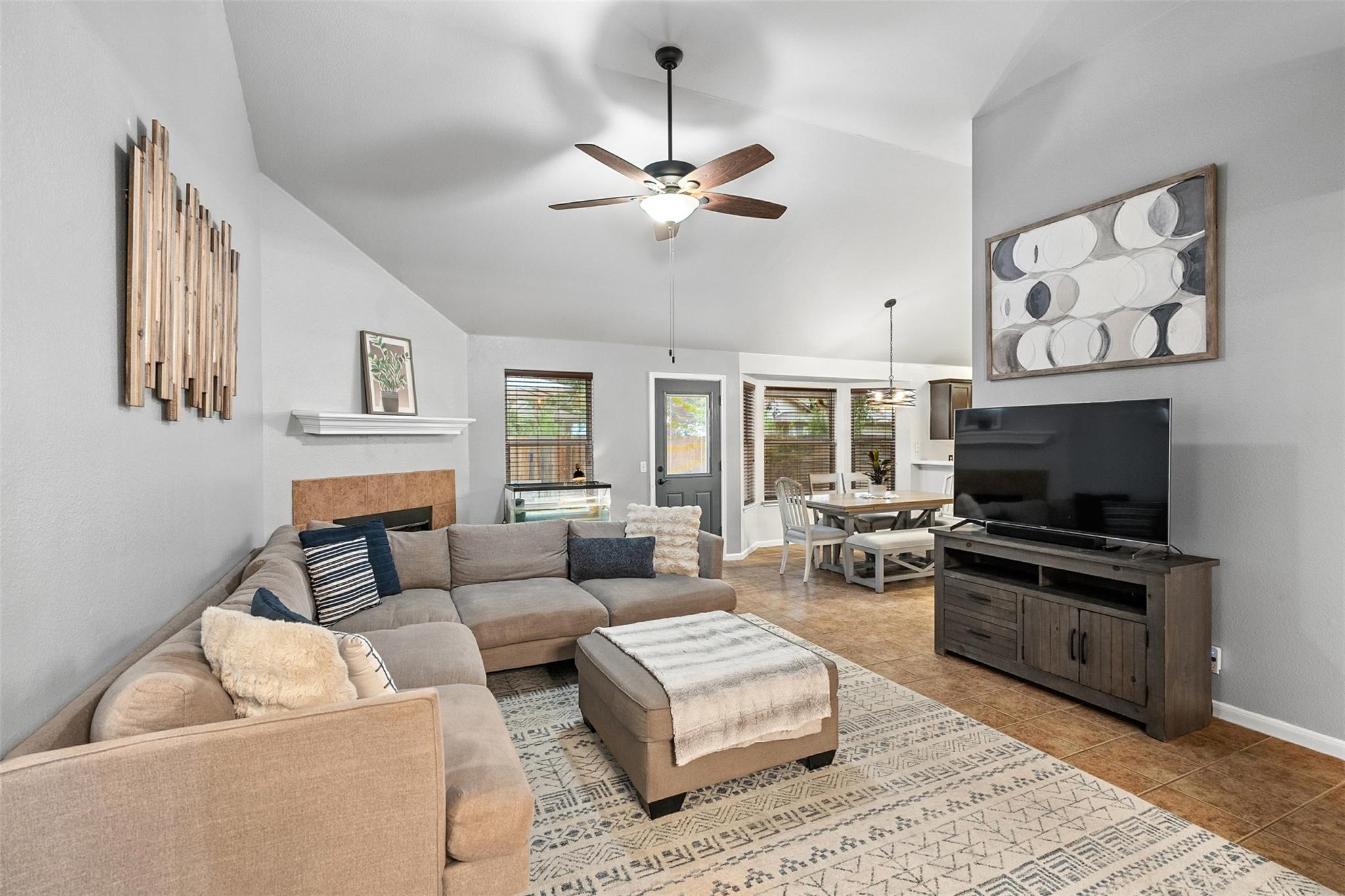 113 MEADOWSIDE Dr, Hutto, TX 78634