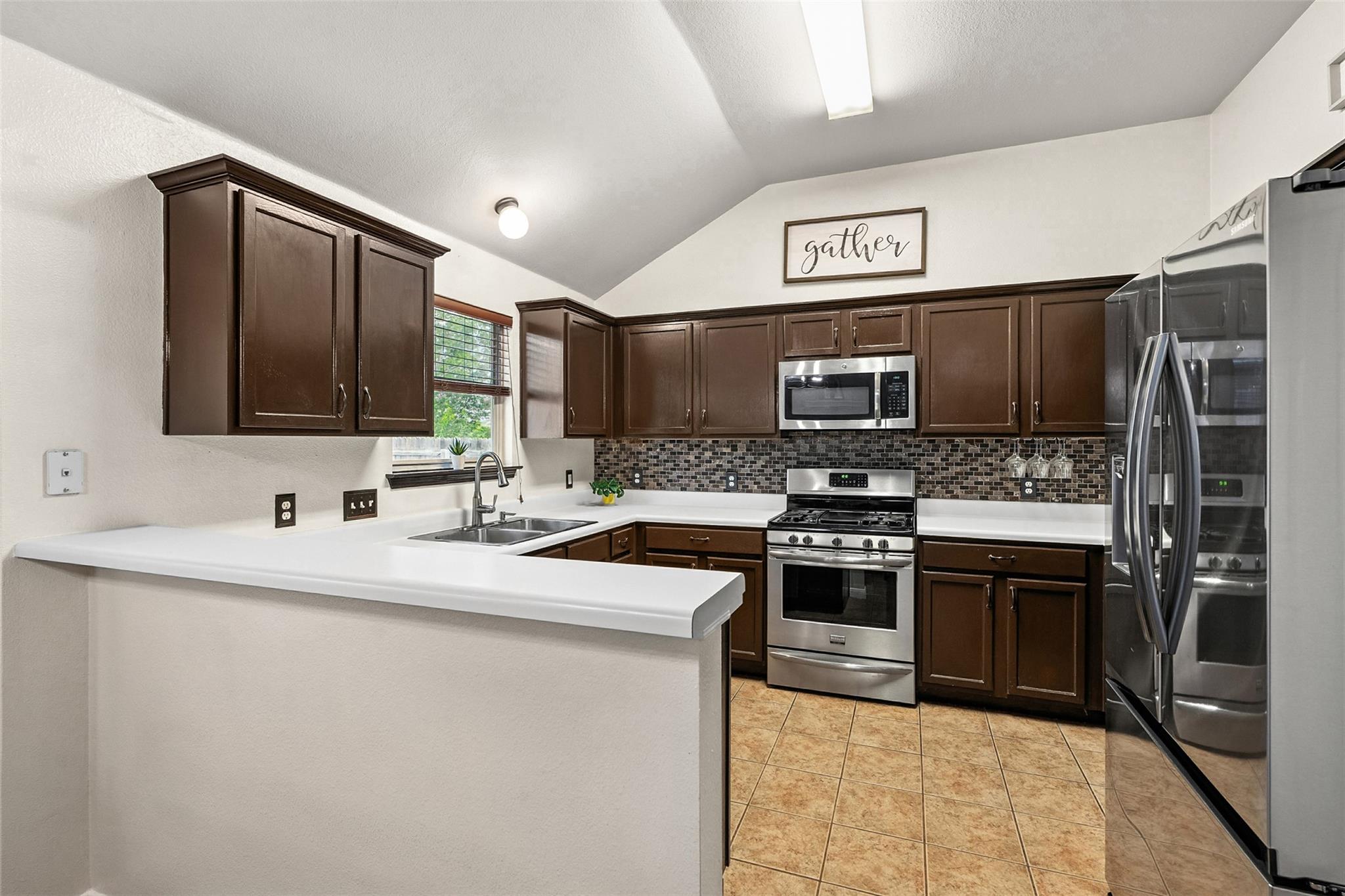 113 MEADOWSIDE Dr, Hutto, TX 78634
