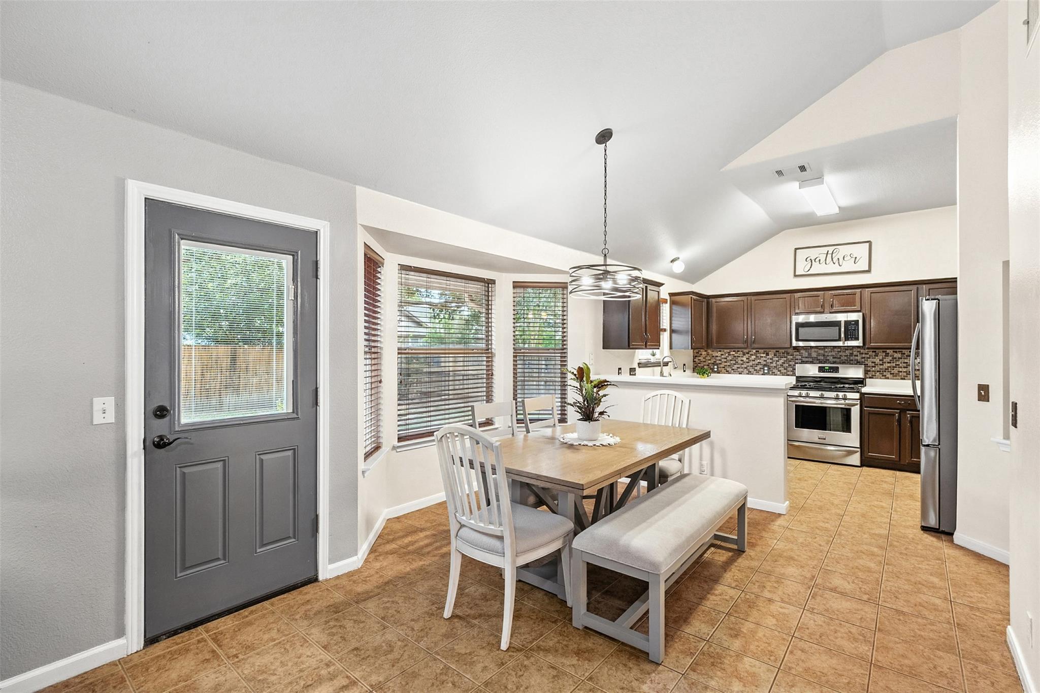 113 MEADOWSIDE Dr, Hutto, TX 78634