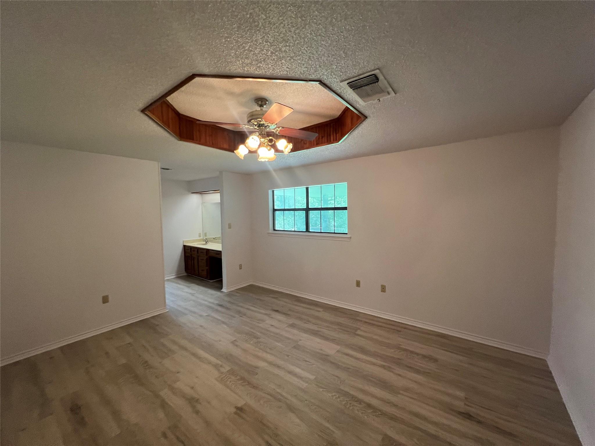 146 Forest Dr, Seguin, TX 78155