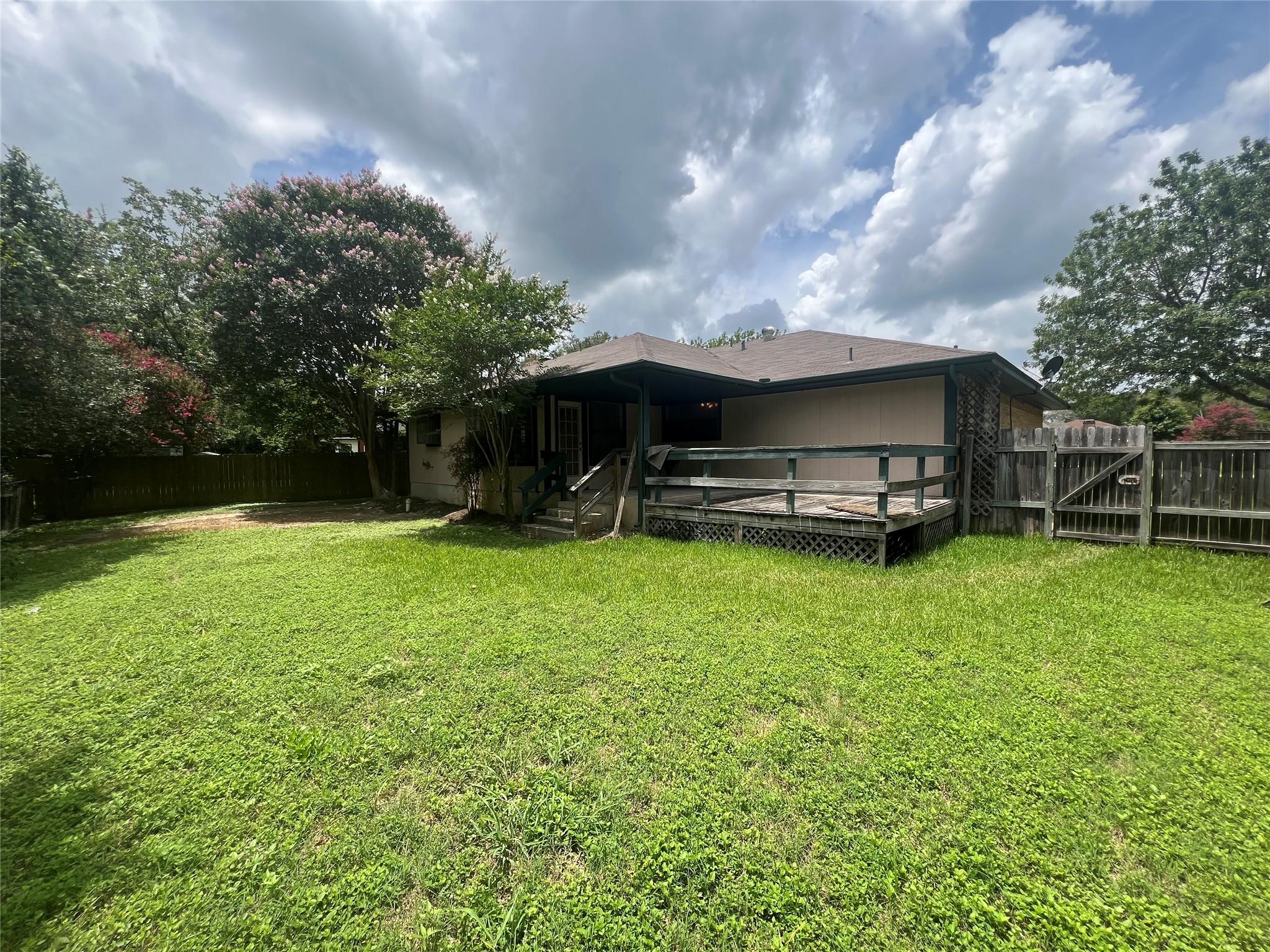 146 Forest Dr, Seguin, TX 78155